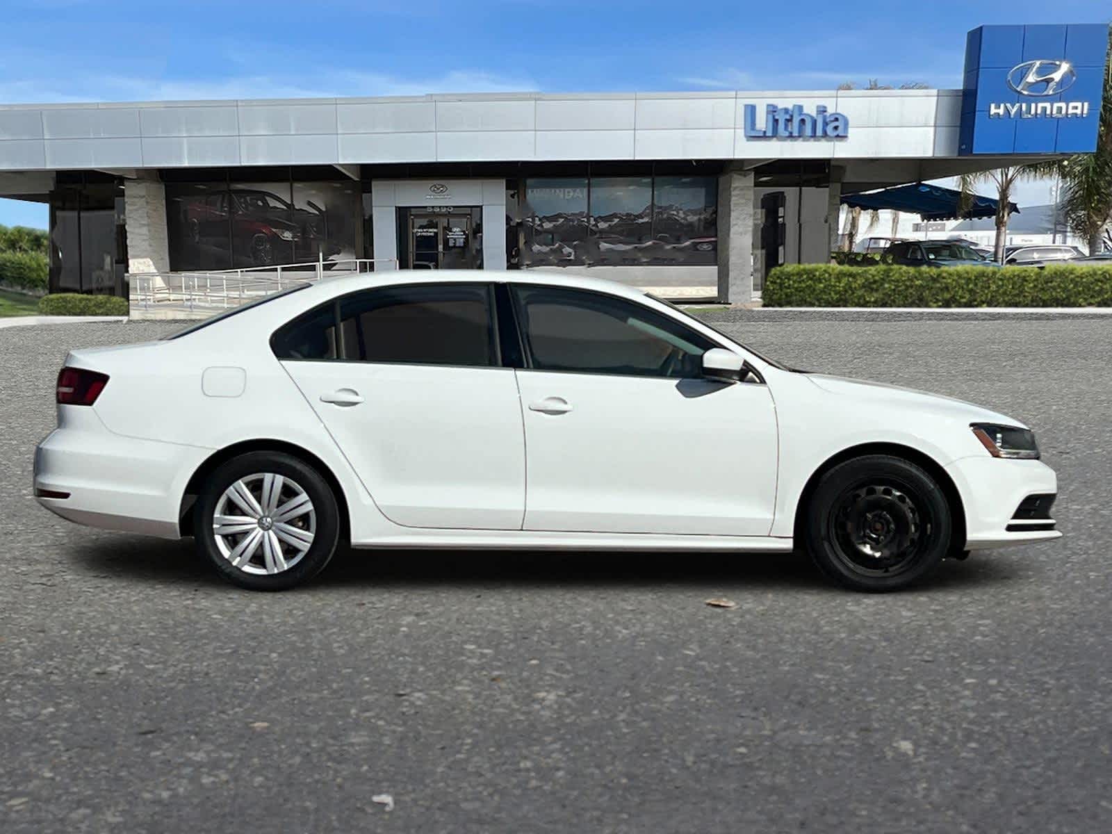 Thumbnail: 2017 Volkswagen Jetta - 9