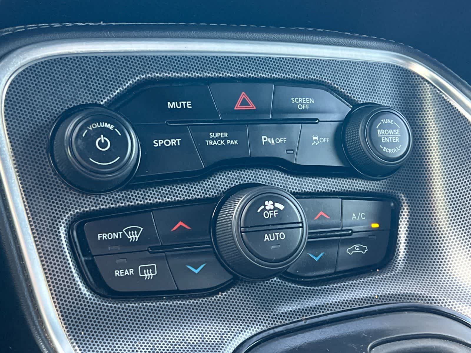 Thumbnail: 2017 Dodge Challenger - 21