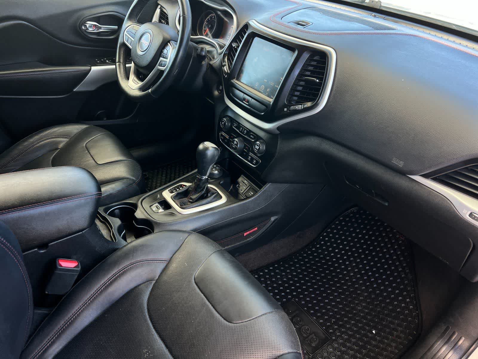 Thumbnail: 2017 Jeep Cherokee - 17