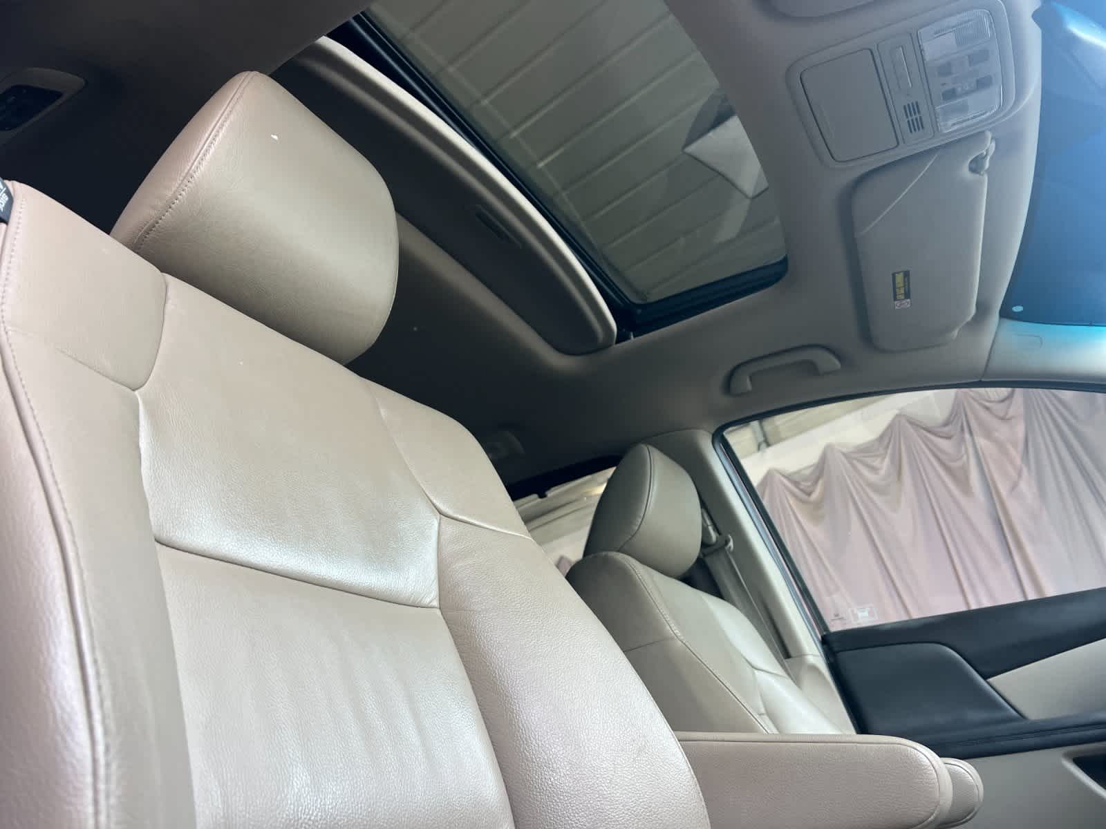 Thumbnail: 2012 Honda Odyssey - 18