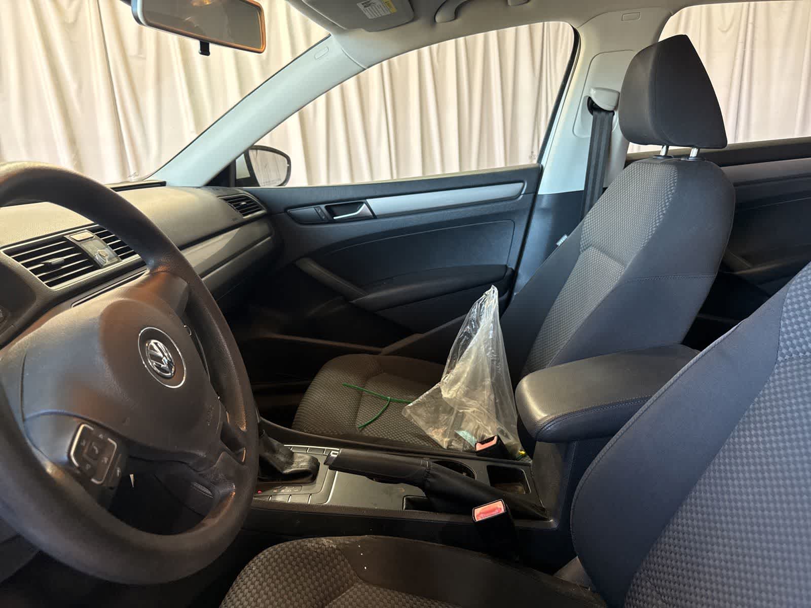 Thumbnail: 2012 Volkswagen Passat - 20