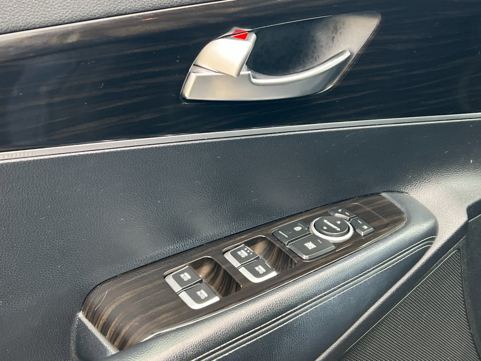 Thumbnail: 2019 Kia Sorento - 12