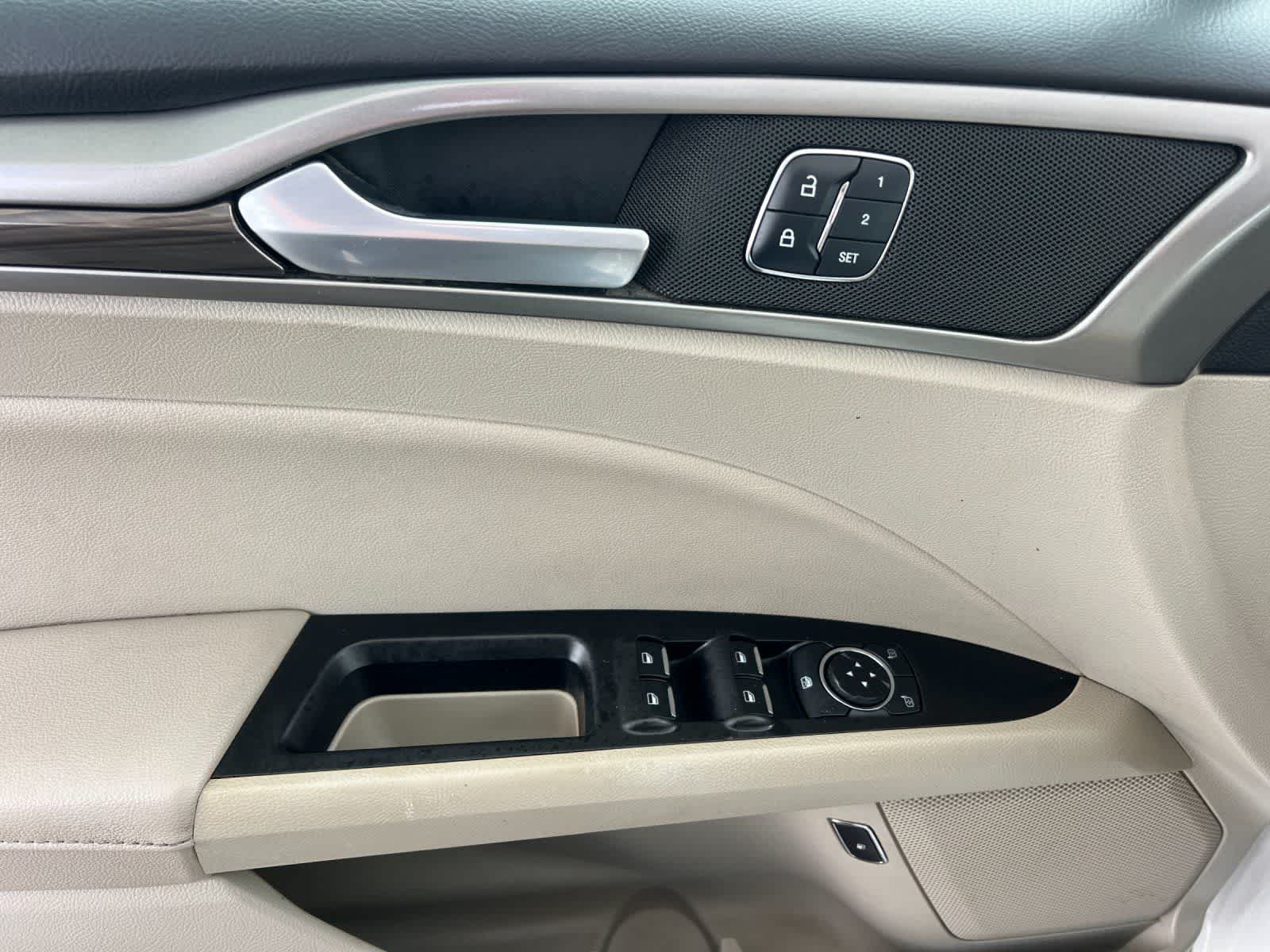 Thumbnail: 2017 Ford Fusion - 13