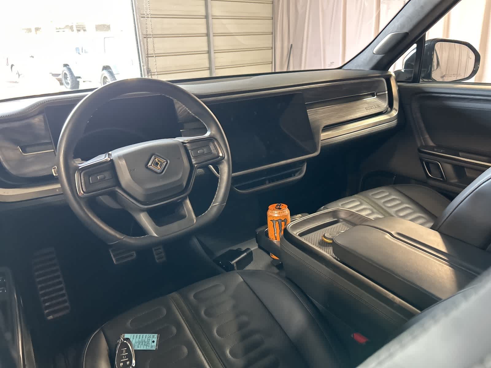 Thumbnail: 2022 Rivian R1T - 22