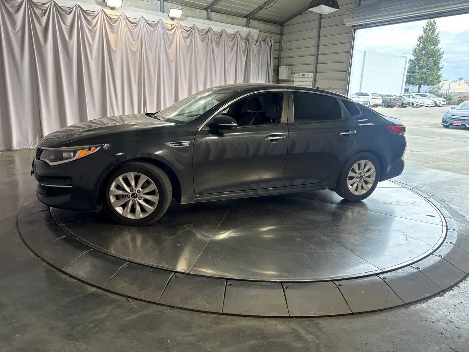 Thumbnail: 2016 Kia Optima - 8