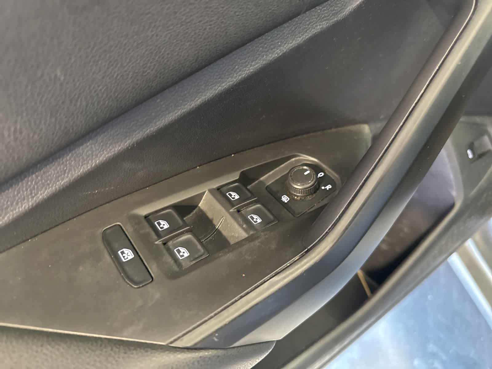 Thumbnail: 2019 Volkswagen Jetta - 15