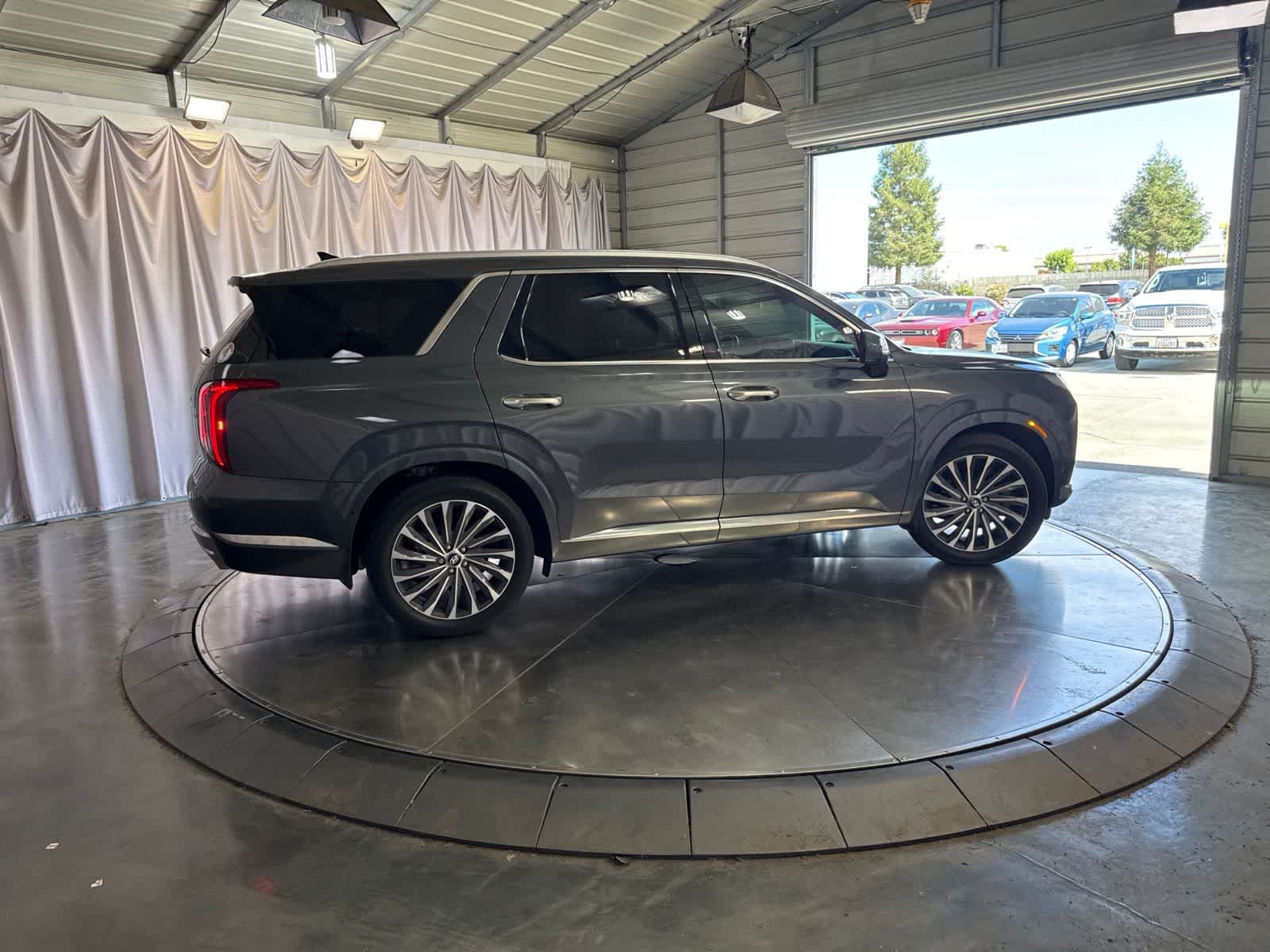 Thumbnail: 2023 Hyundai Palisade - 3