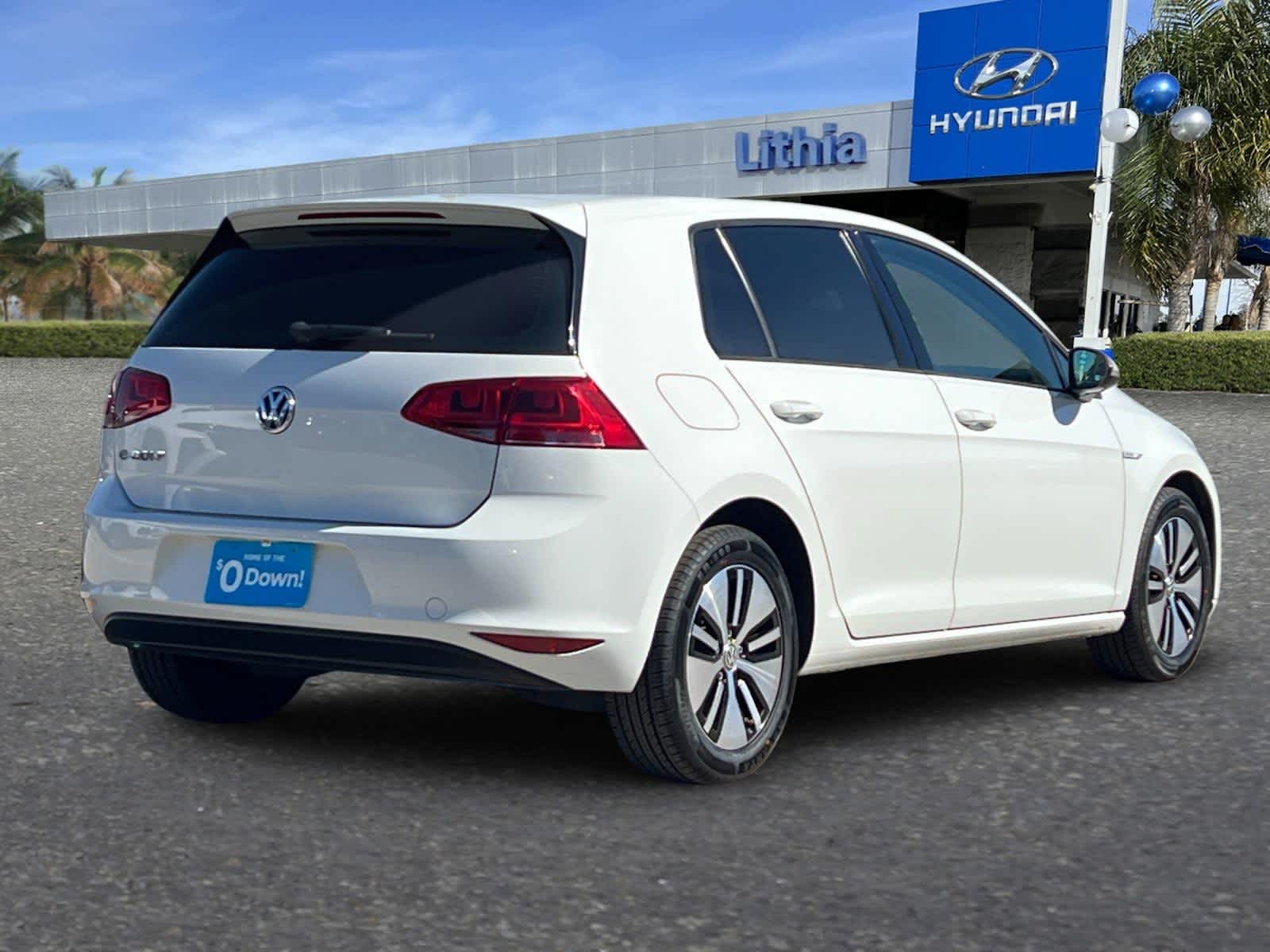 Used 2016 Volkswagen e-Golf e-Golf SE with VIN WVWKP7AU7GW915644 for sale in Fresno, CA