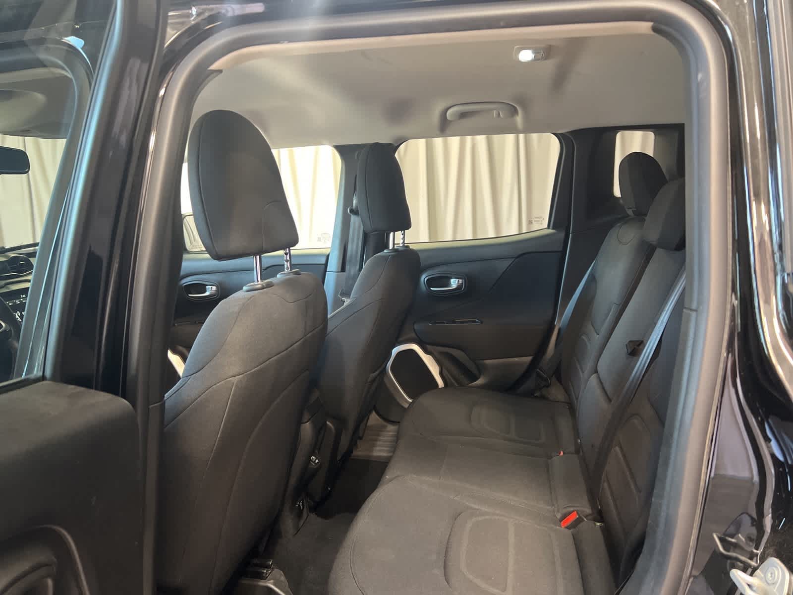 Thumbnail: 2018 Jeep Renegade - 30
