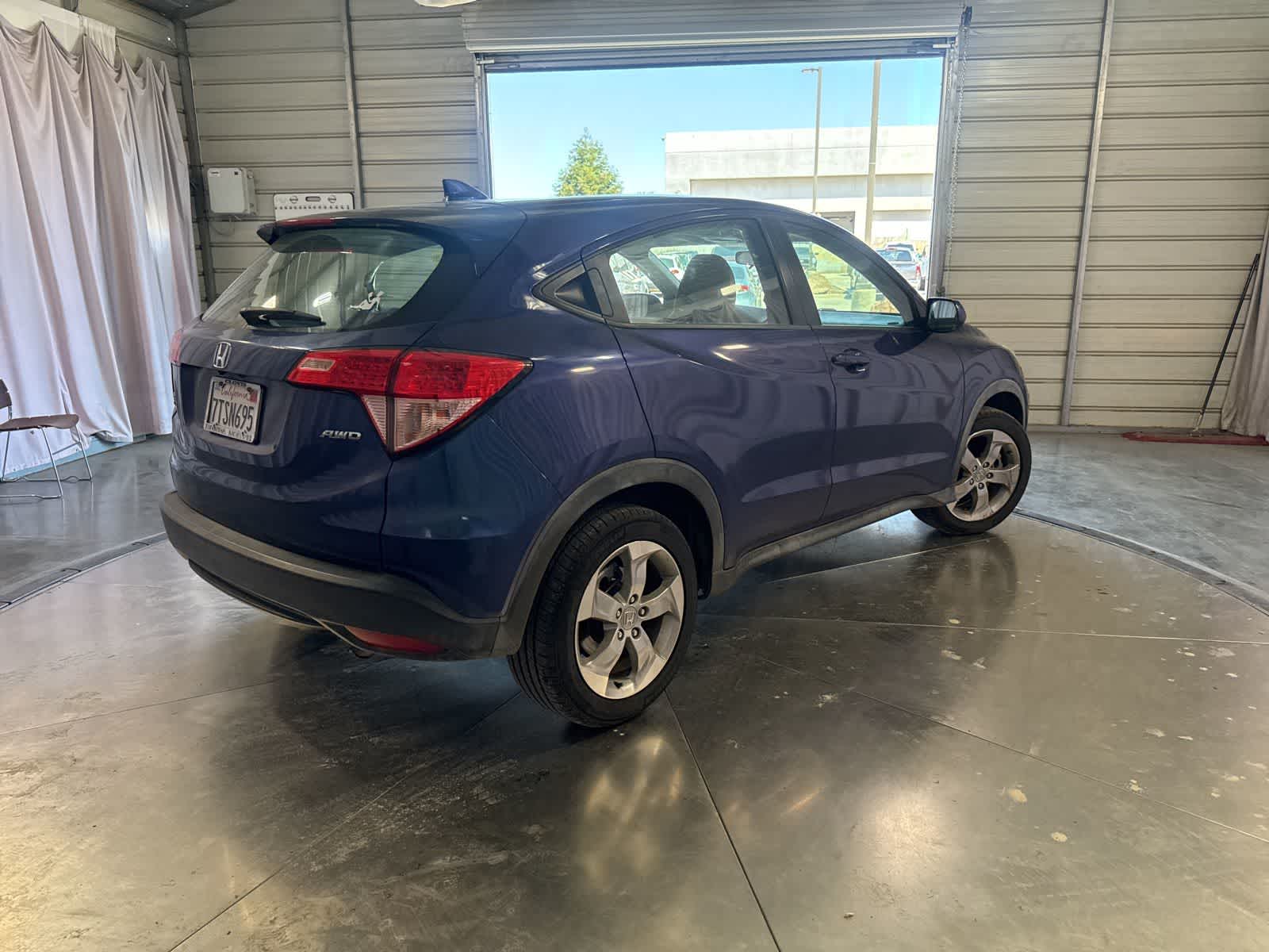 Thumbnail: 2016 Honda HR-V - 4