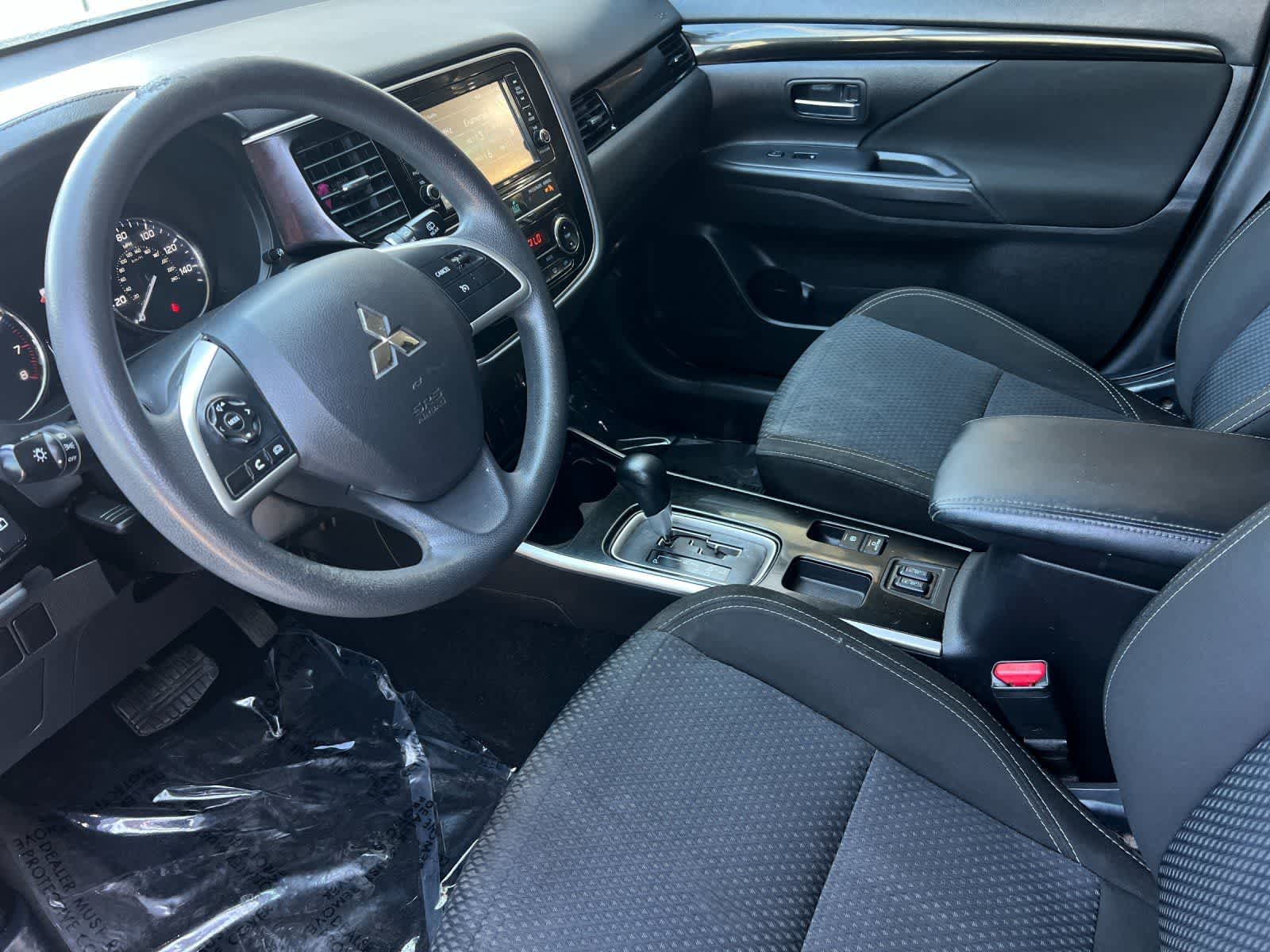 Thumbnail: 2019 Mitsubishi Outlander - 12