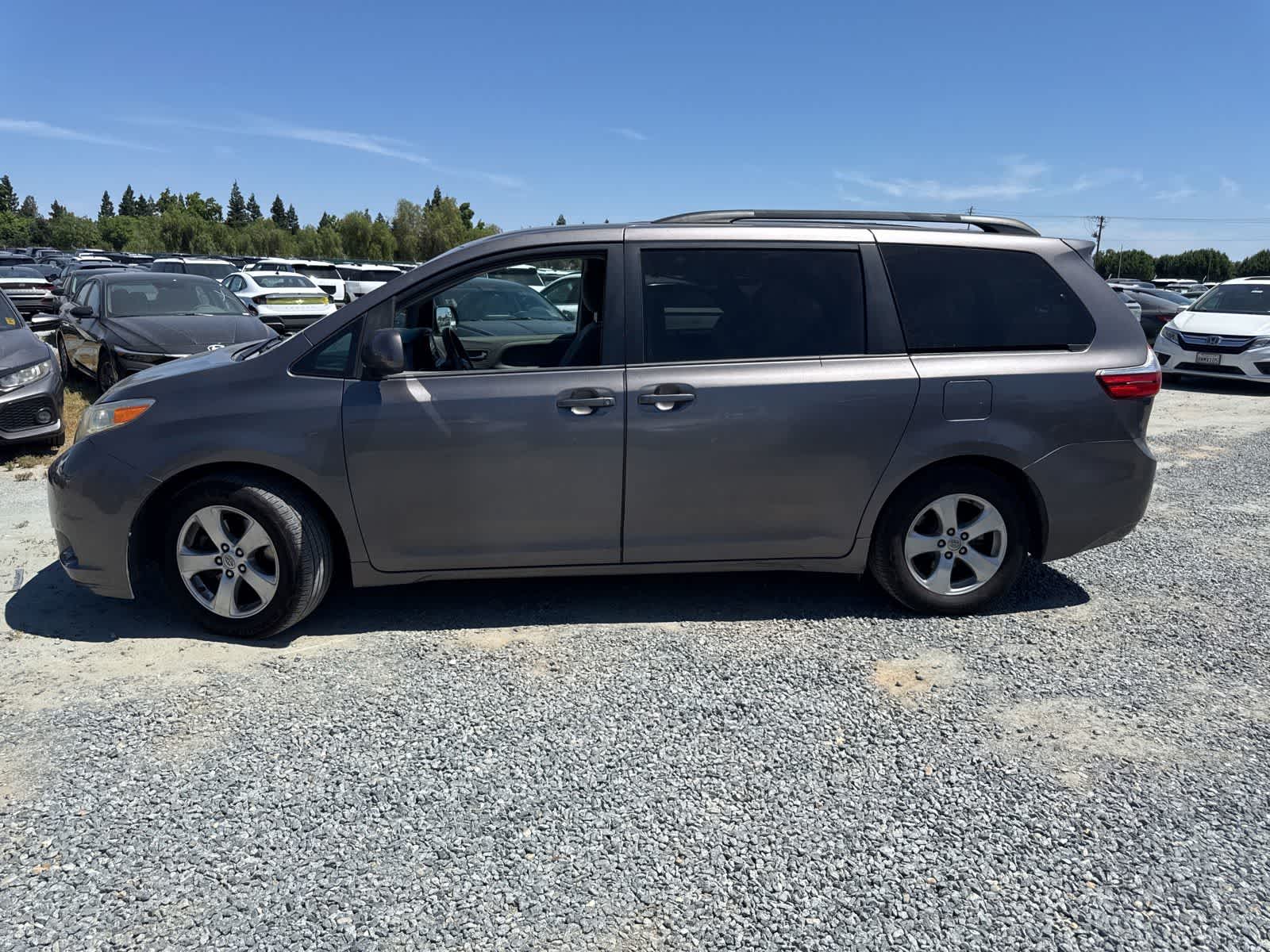 Thumbnail: 2015 Toyota Sienna - 6