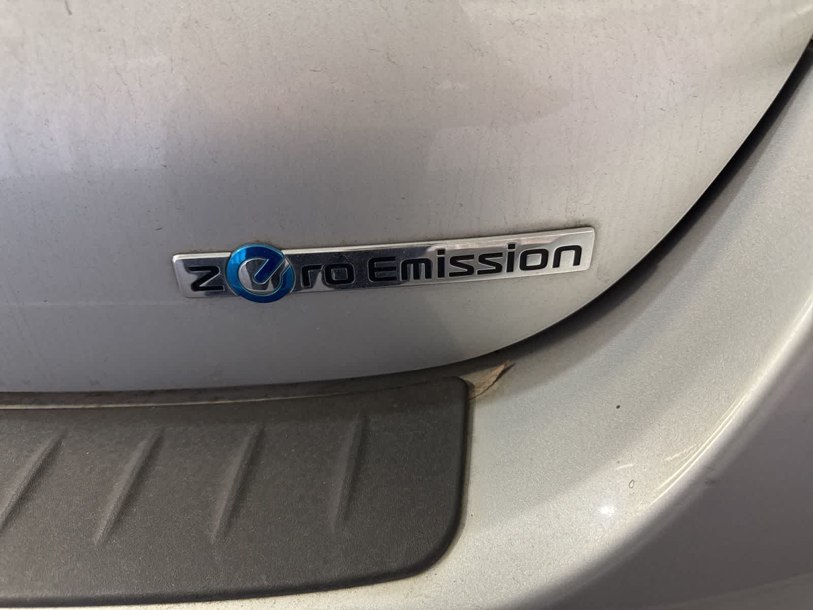 Thumbnail: 2015 Nissan Leaf - 10