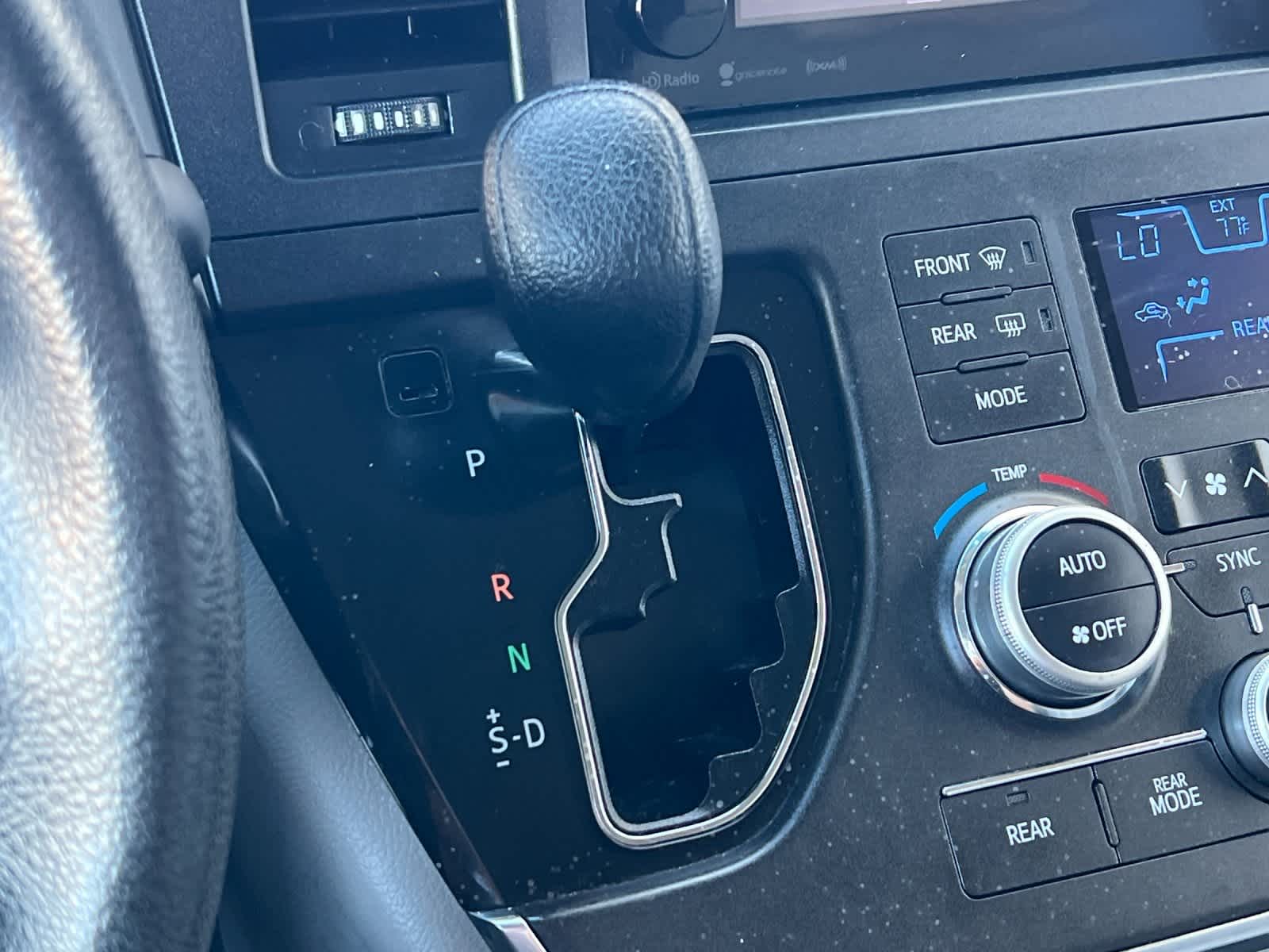 Thumbnail: 2017 Toyota Sienna - 23