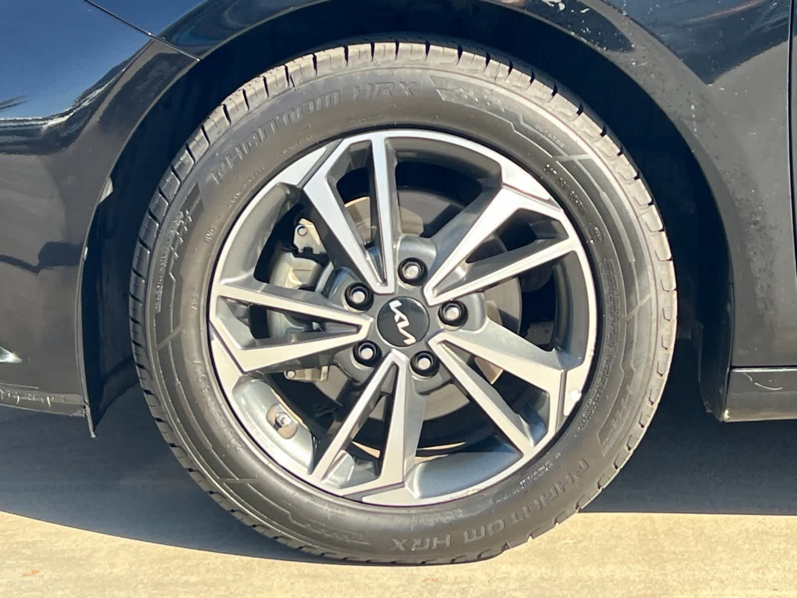 Thumbnail: 2023 Kia Forte - 23