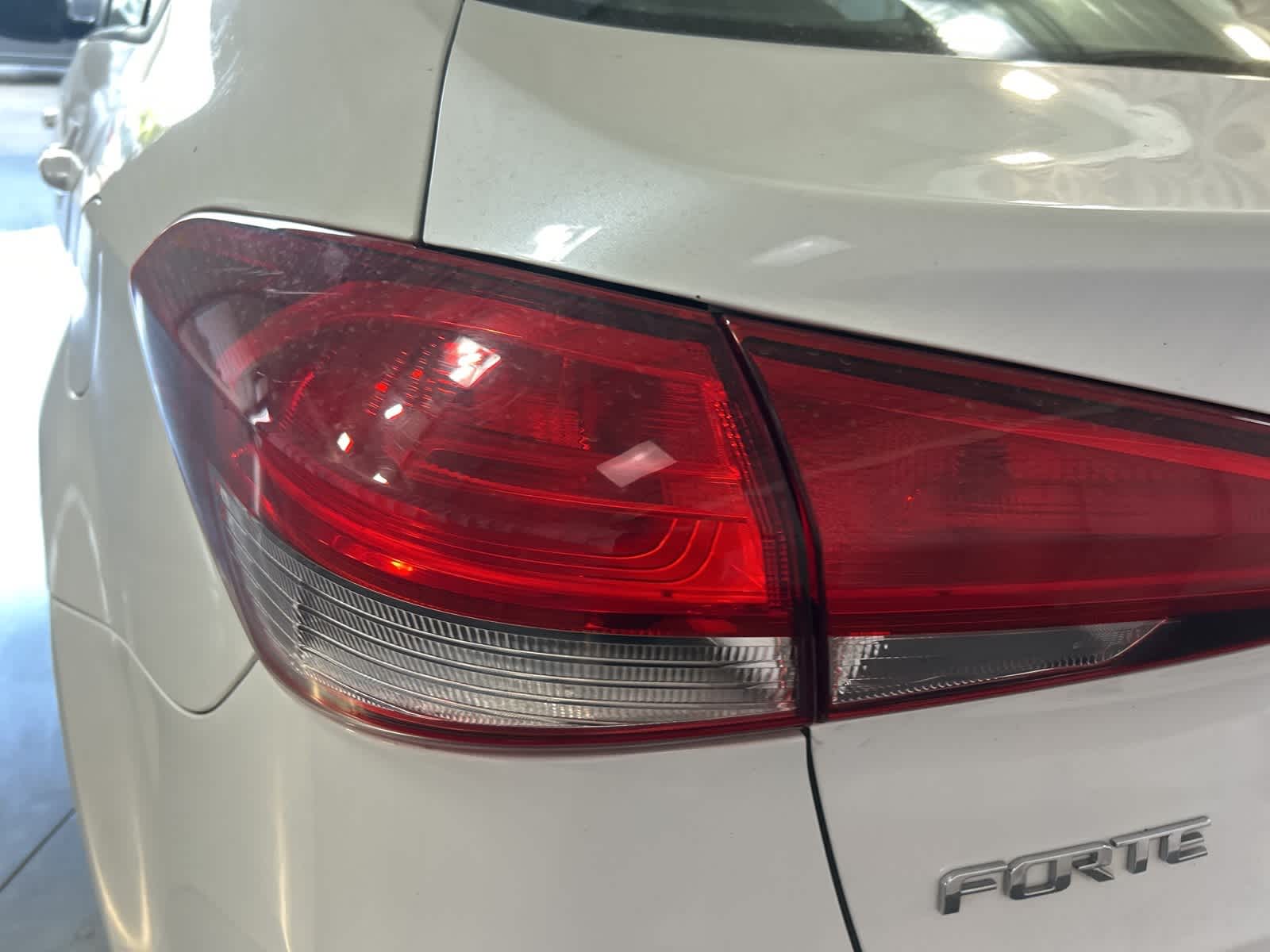 Thumbnail: 2017 Kia Forte - 12