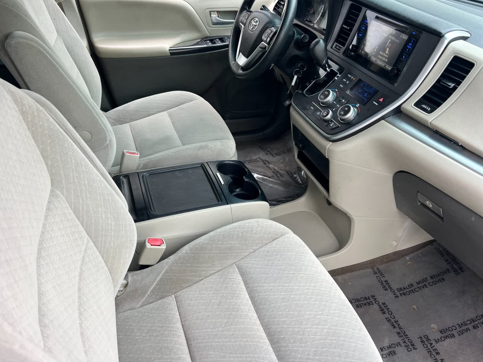 Thumbnail: 2017 Toyota Sienna - 17