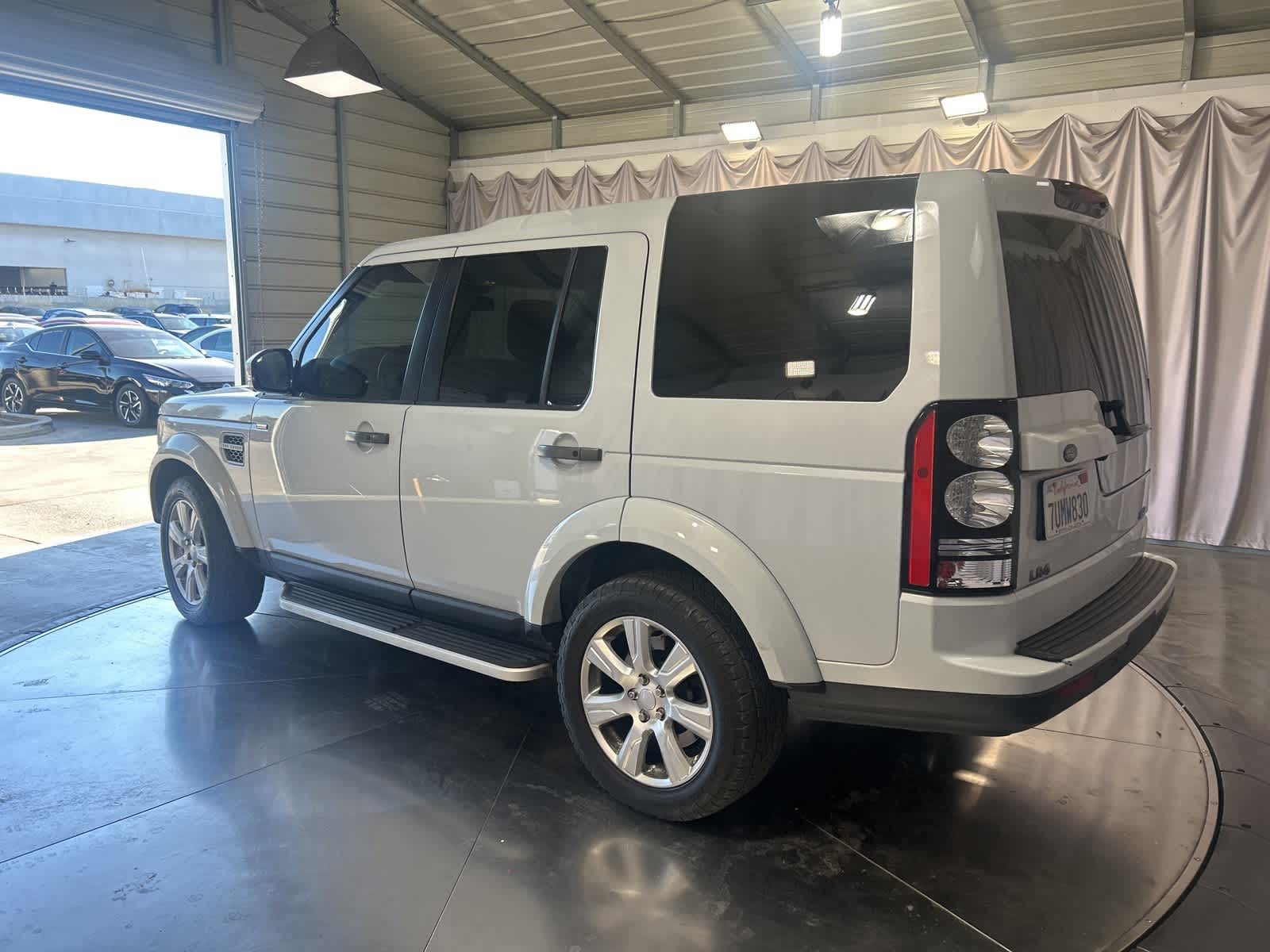 Thumbnail: 2015 Land Rover LR4 - 16