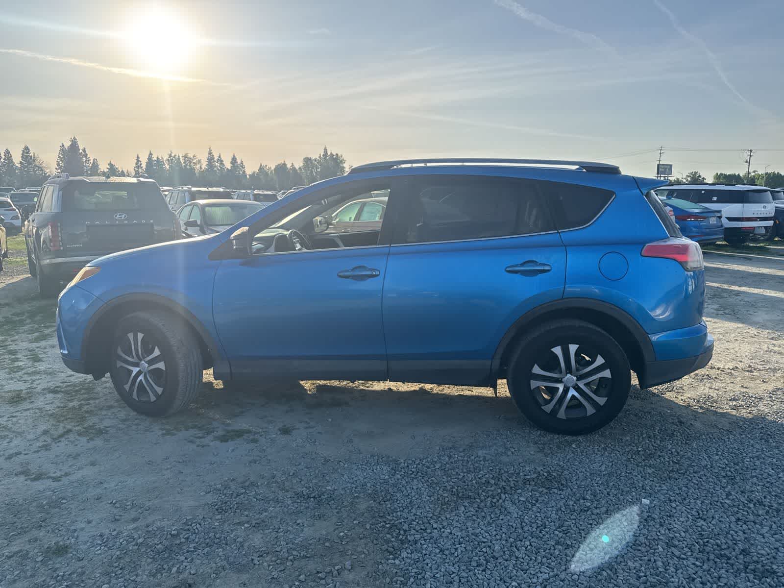 Thumbnail: 2017 Toyota RAV4 - 8