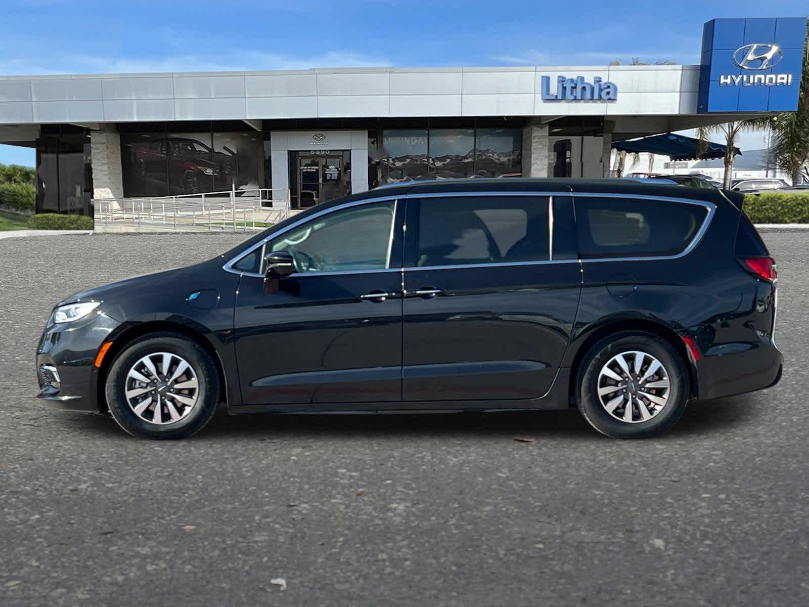 Thumbnail: 2021 Chrysler Pacifica - 5