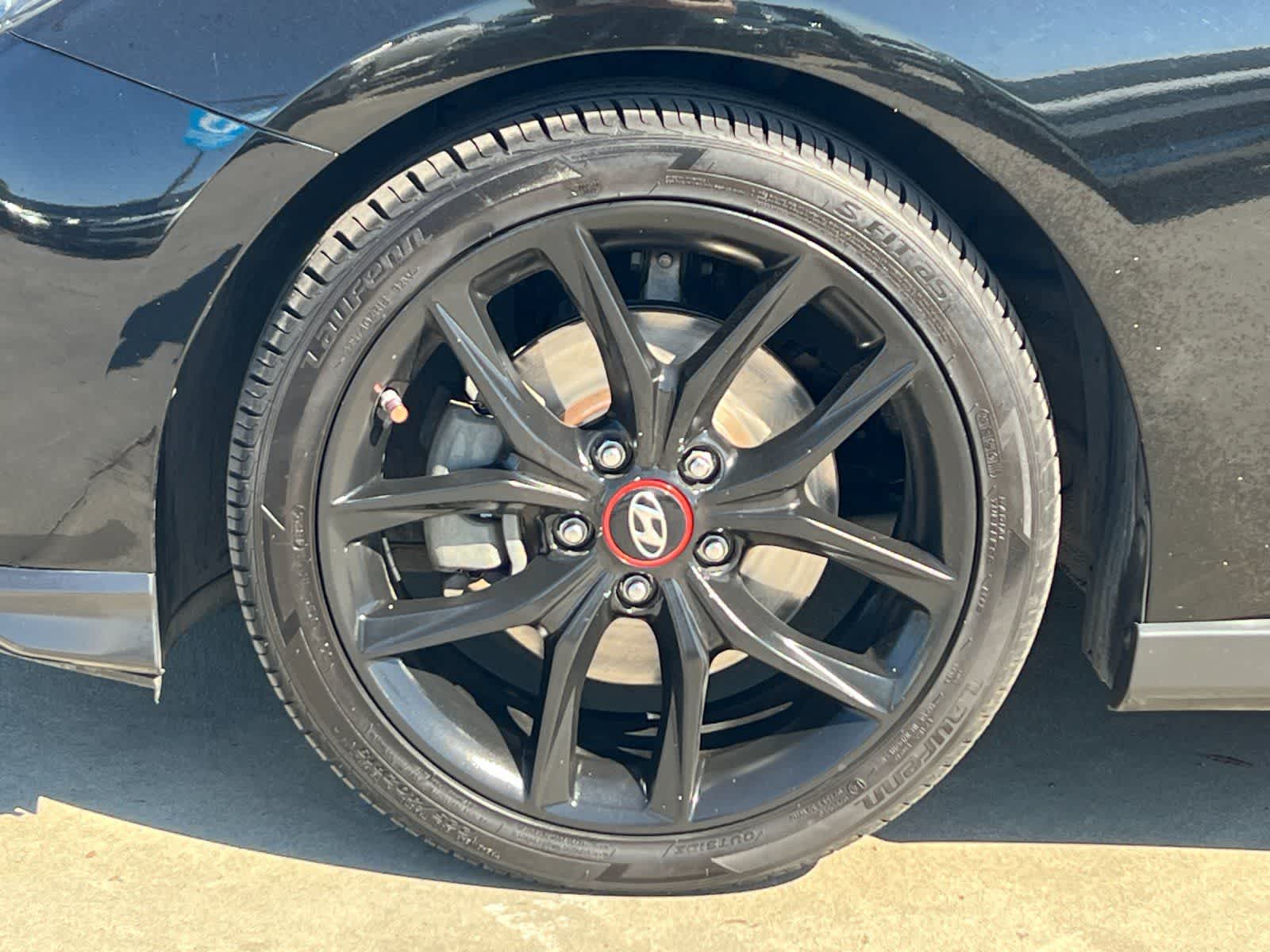 Thumbnail: 2019 Hyundai Veloster - 25