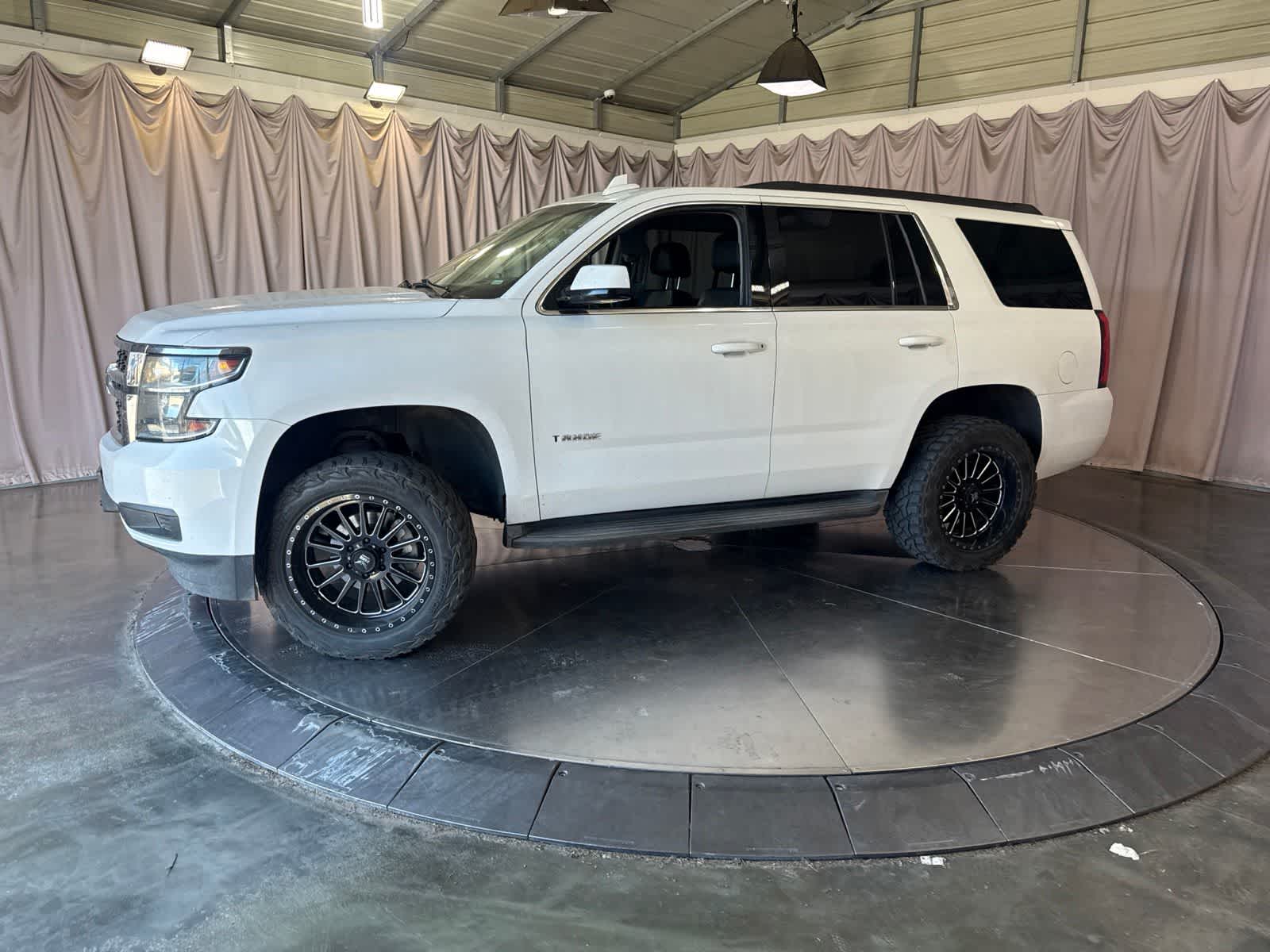Thumbnail: 2019 Chevrolet Tahoe - 8