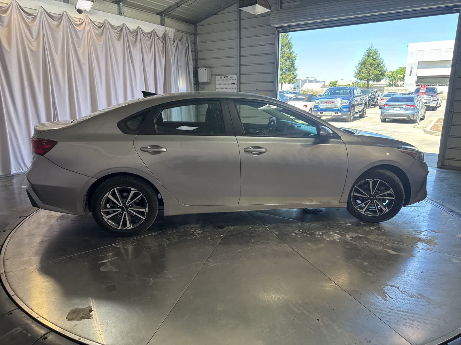 2023 Kia Forte LXS photo 4