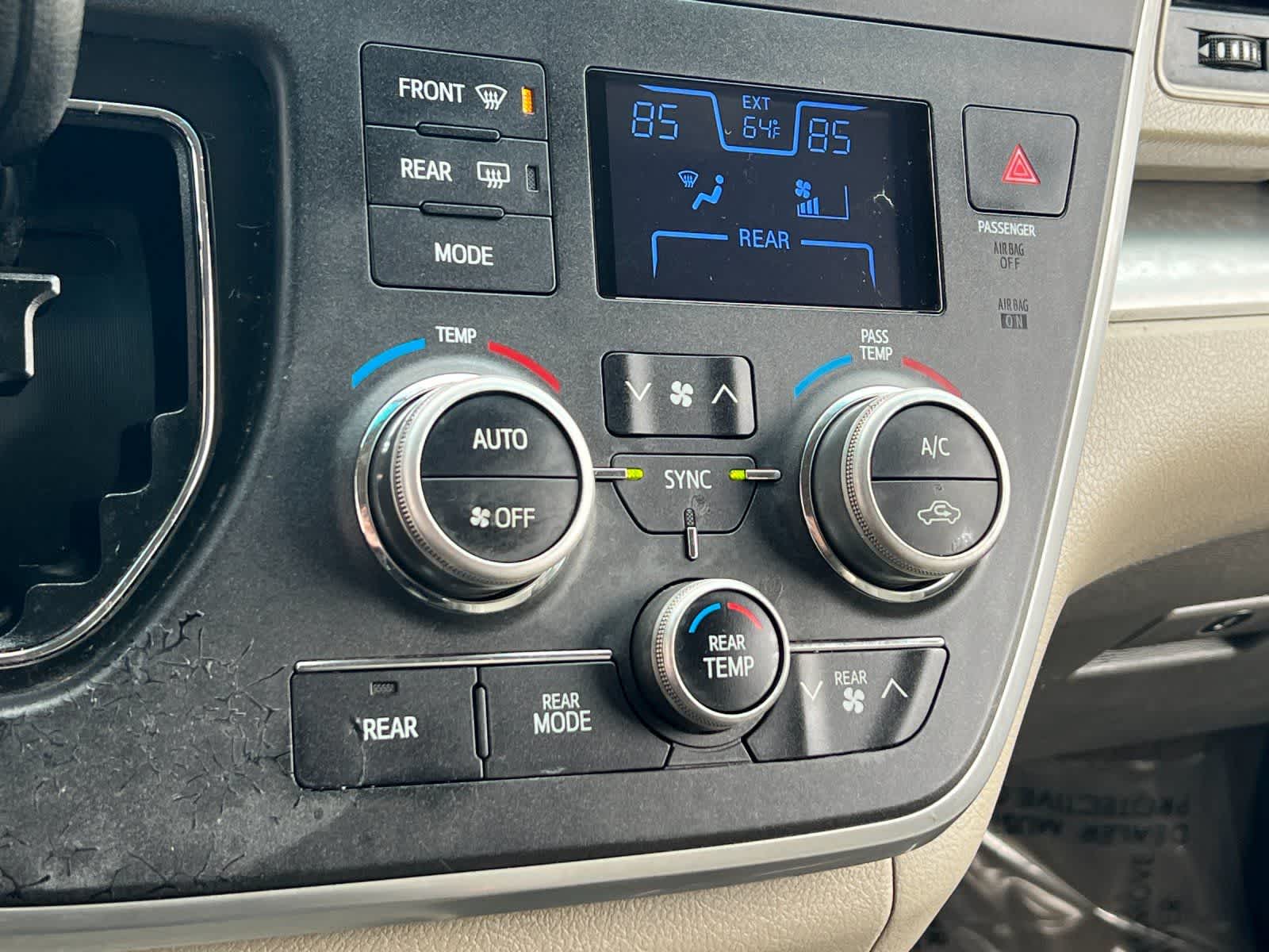 Thumbnail: 2017 Toyota Sienna - 22