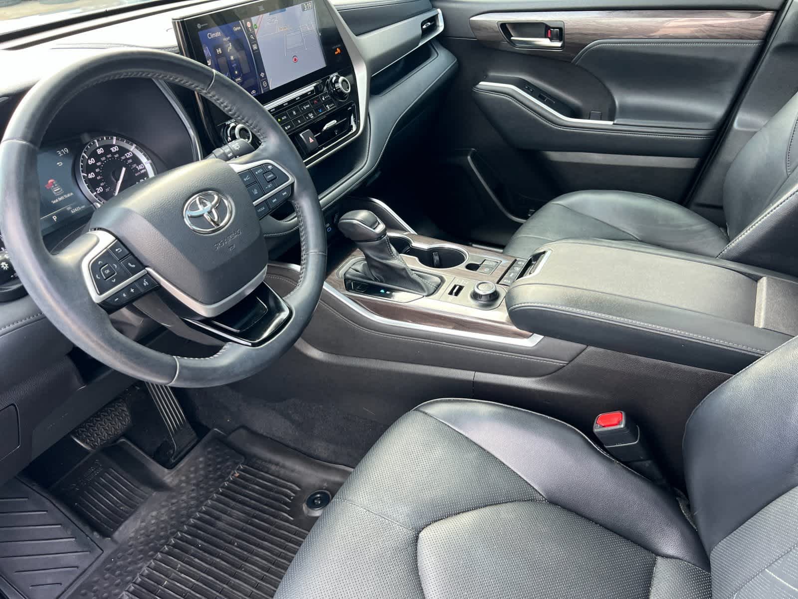 Thumbnail: 2022 Toyota Highlander - 11