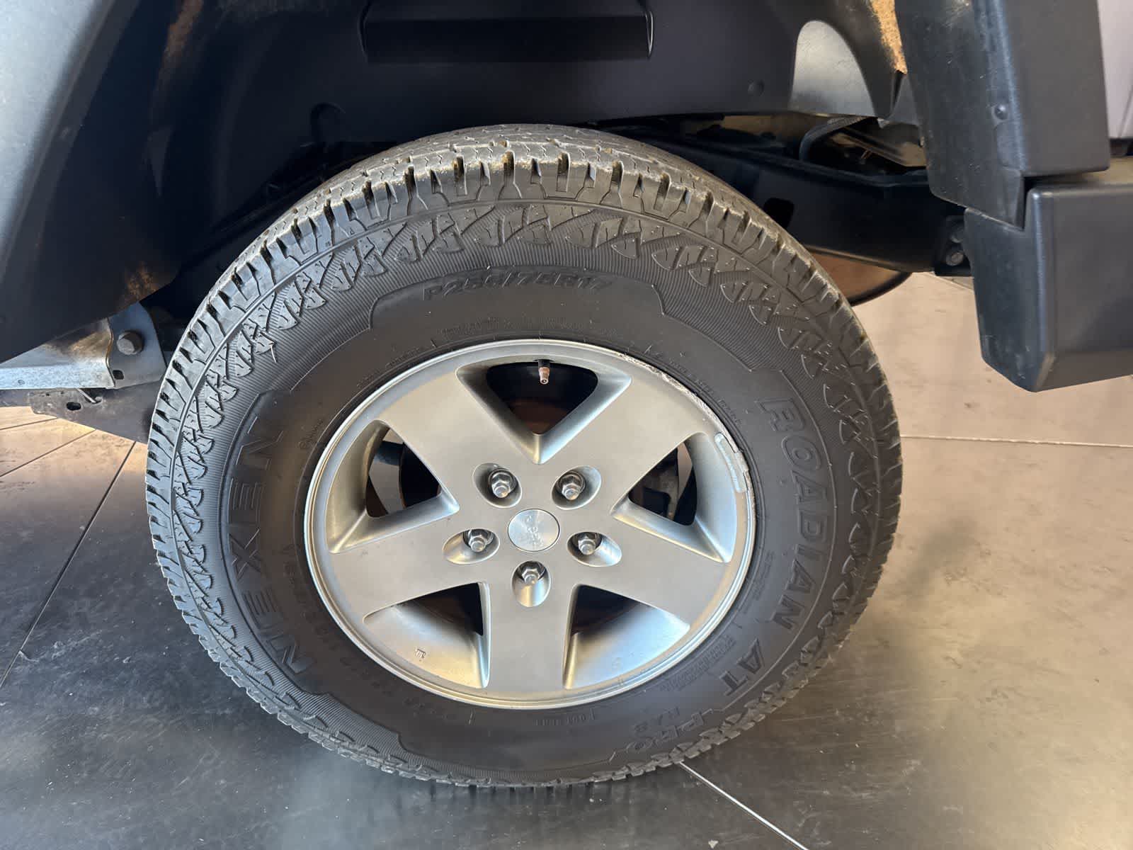 Thumbnail: 2013 Jeep Wrangler - 9