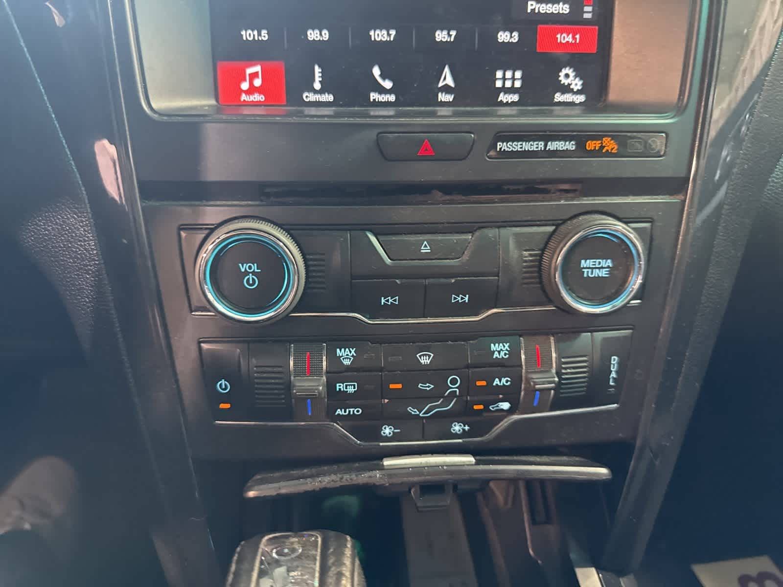 Thumbnail: 2017 Ford Explorer - 24