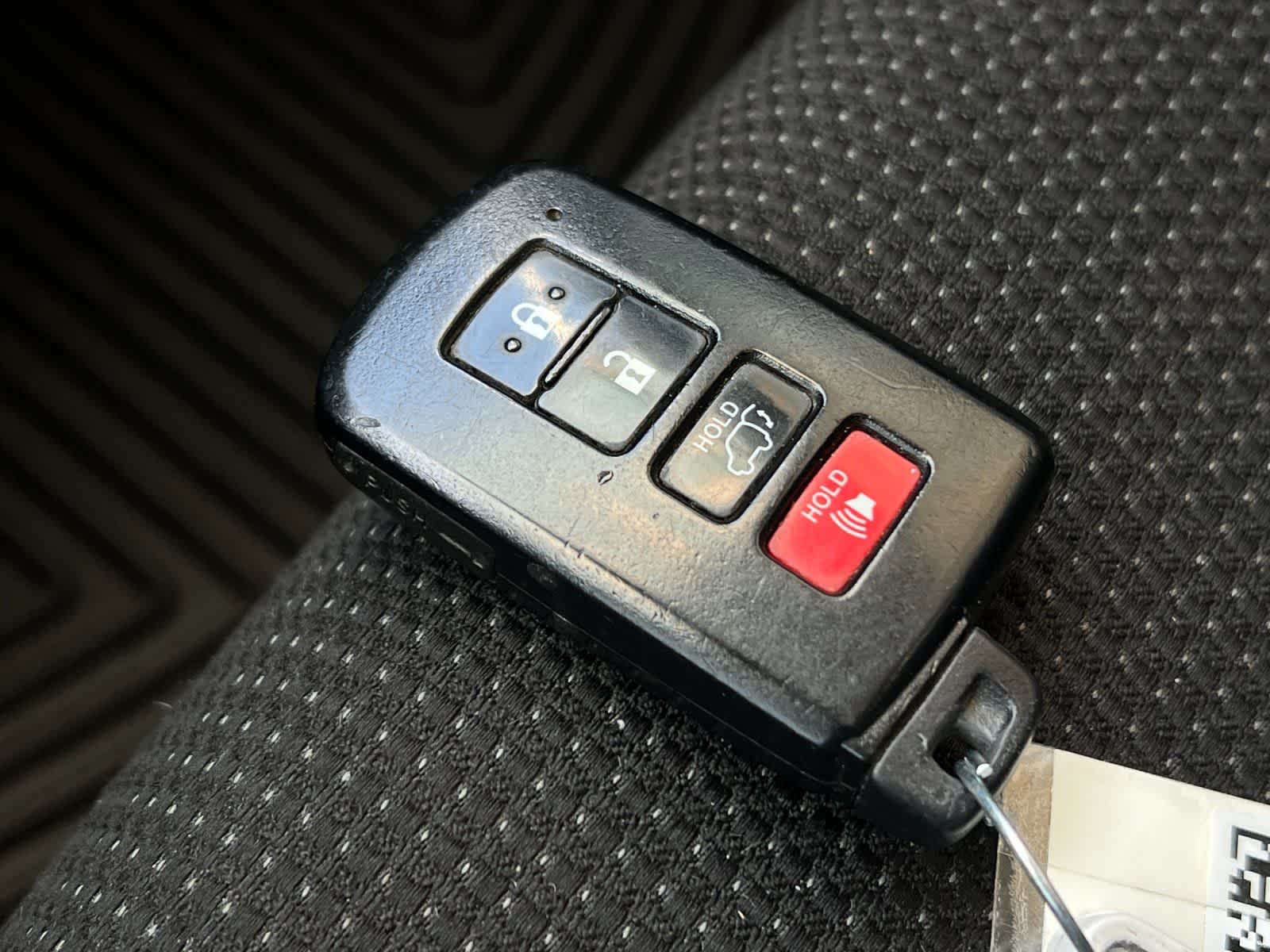 Thumbnail: 2017 Toyota RAV4 - 29