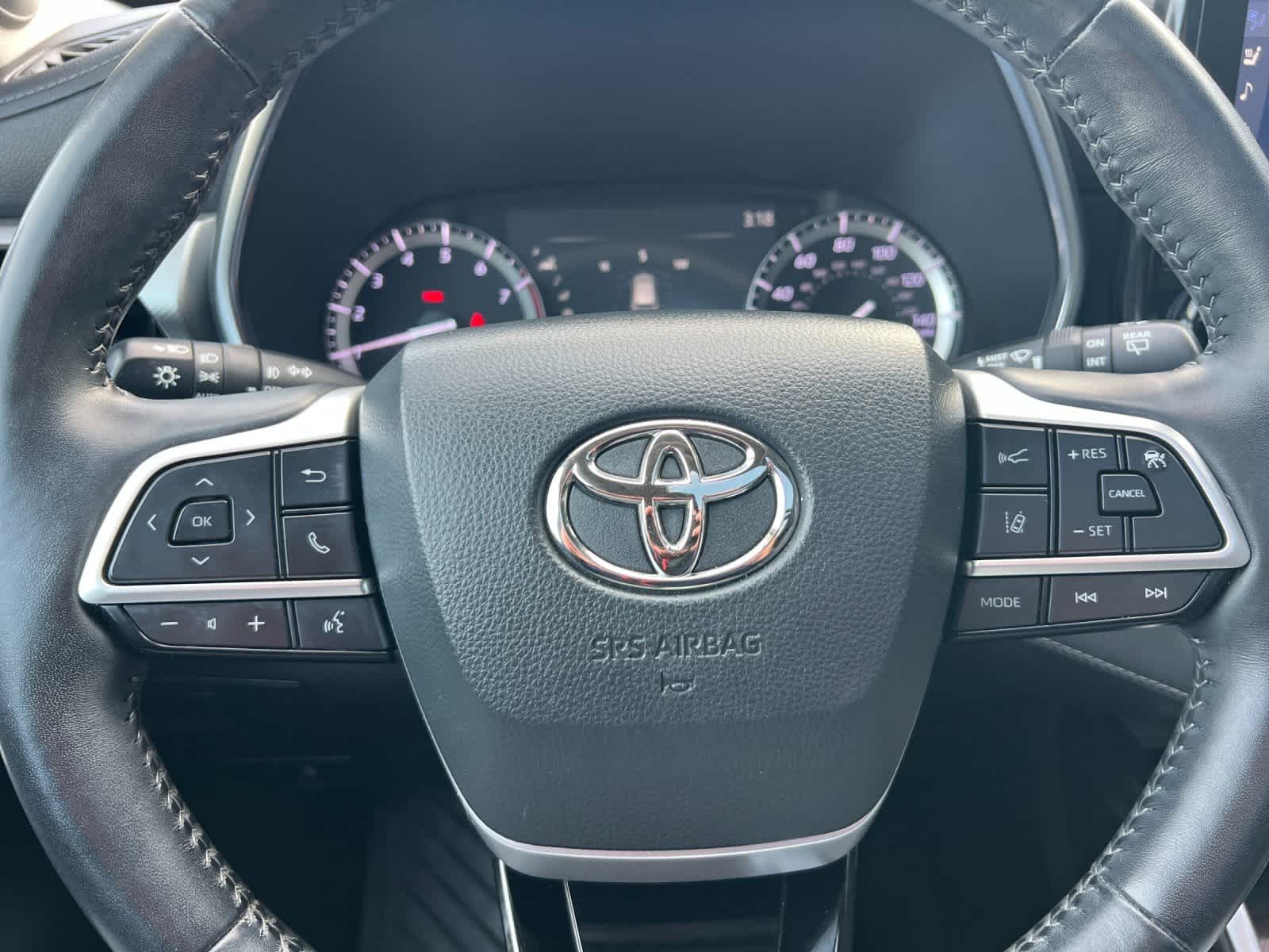 Thumbnail: 2022 Toyota Highlander - 25