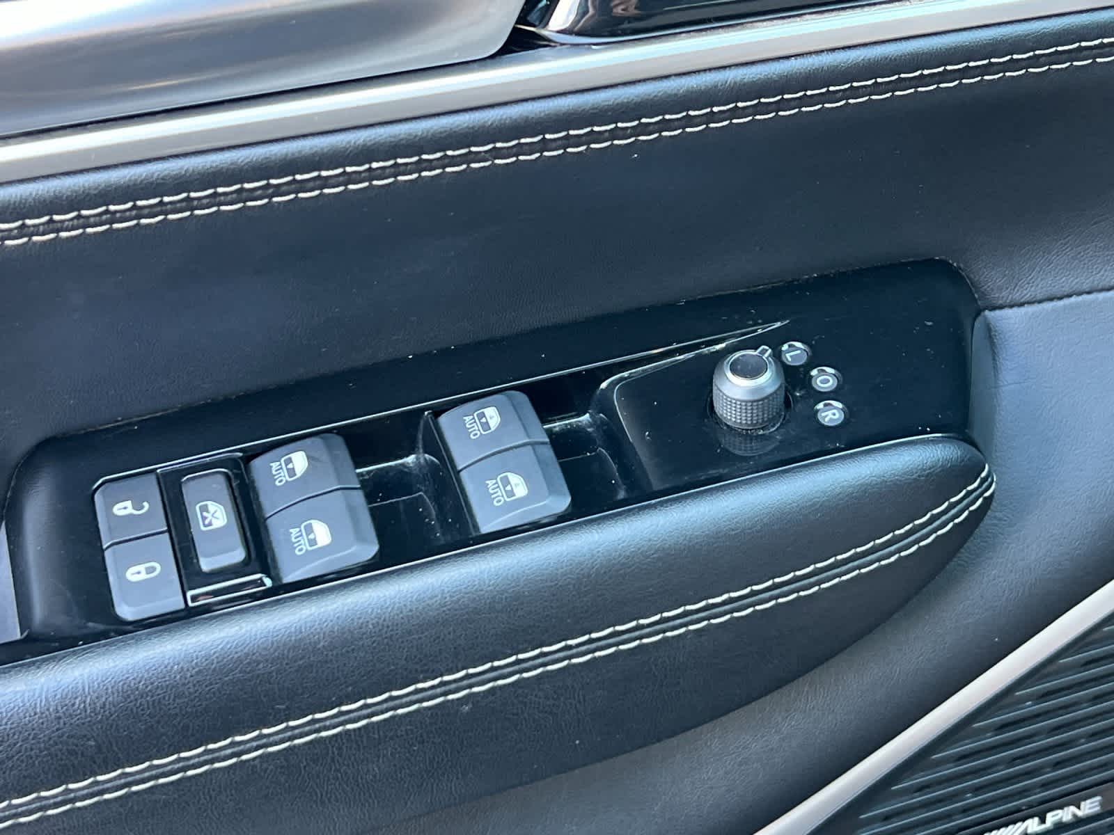 Thumbnail: 2024 Jeep Wagoneer - 13