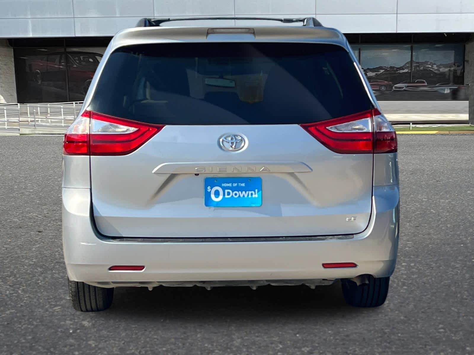 Thumbnail: 2017 Toyota Sienna - 7