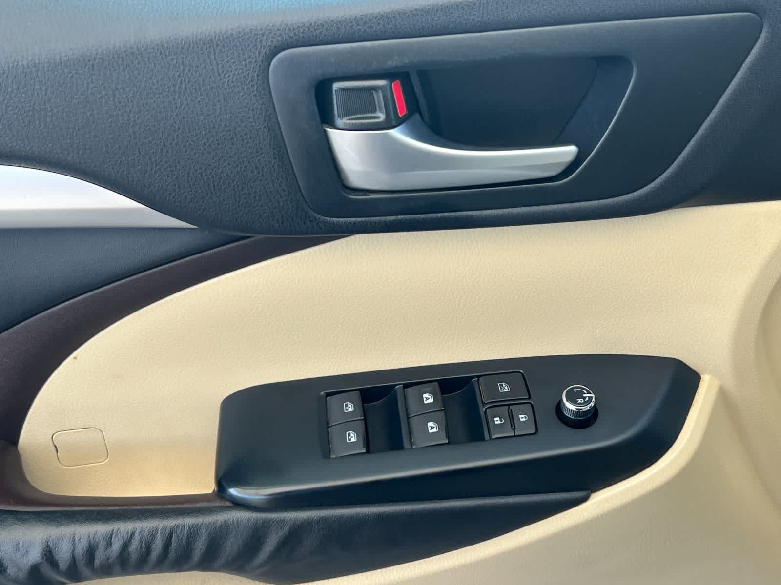 Thumbnail: 2014 Toyota Highlander - 13