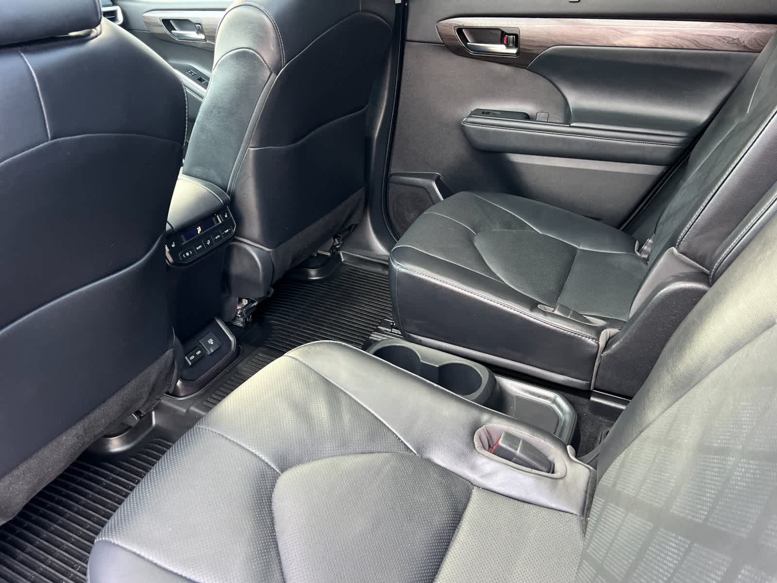 Thumbnail: 2022 Toyota Highlander - 4