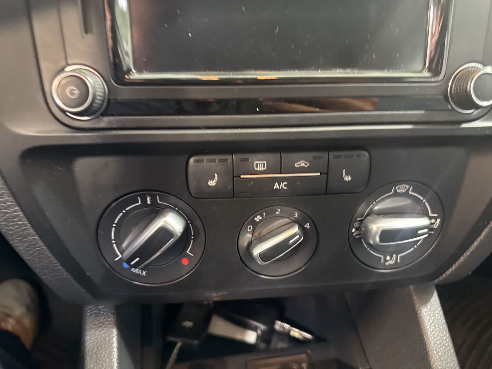 Thumbnail: 2017 Volkswagen Jetta - 28