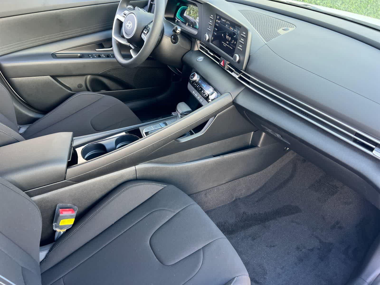 2025 Hyundai Elantra Blue - Photo 15