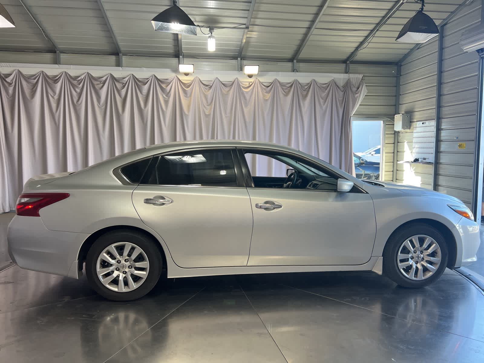 Thumbnail: 2018 Nissan Altima - 8