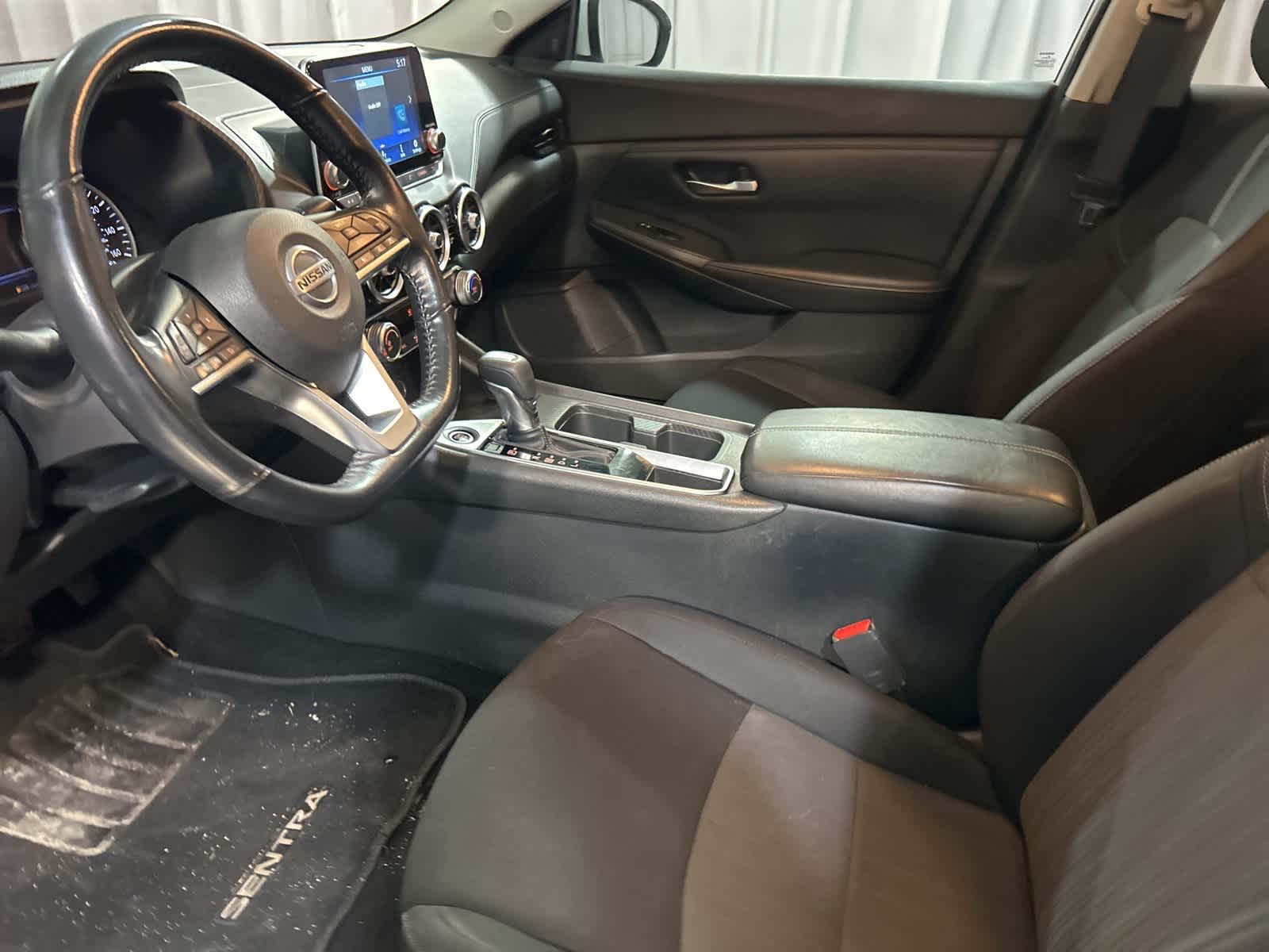 Thumbnail: 2022 Nissan Sentra - 25
