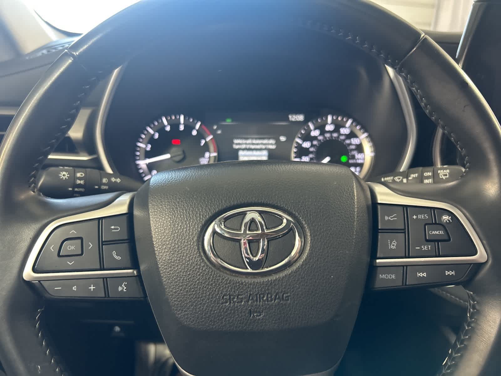 2024 Toyota Highlander XLE 27