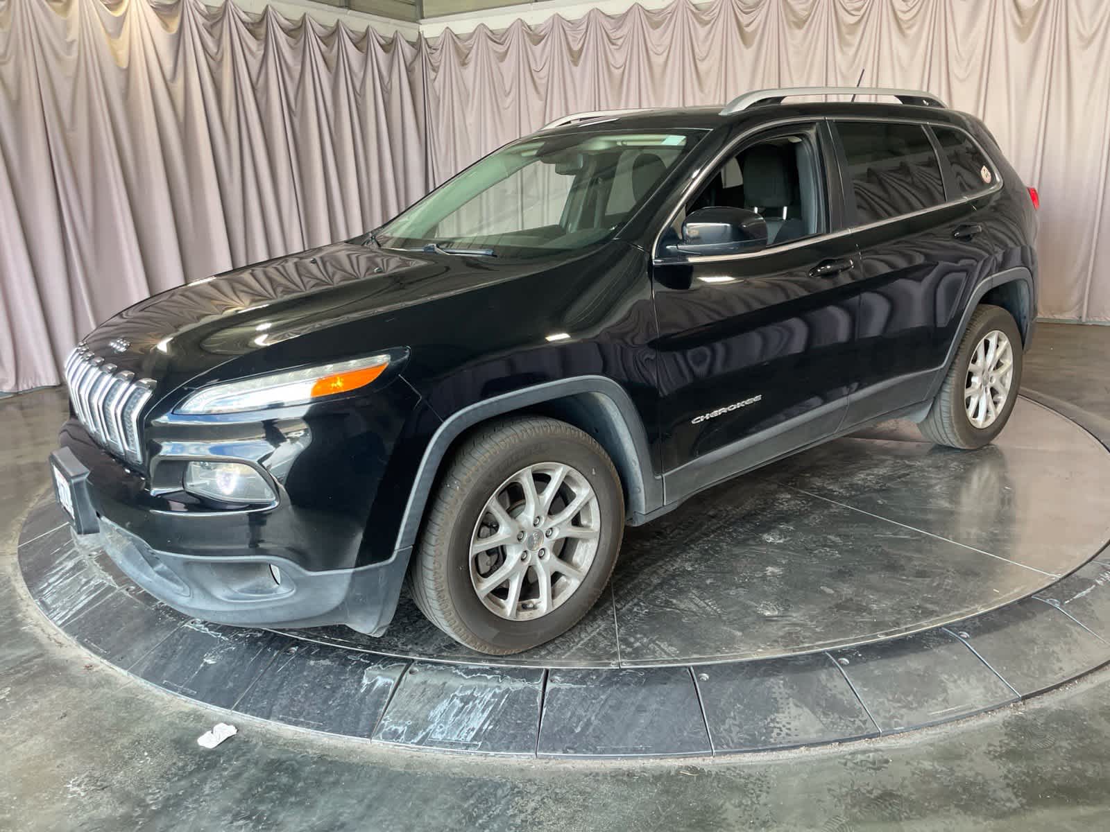 Used 2018 Jeep Cherokee Latitude FWD SUV