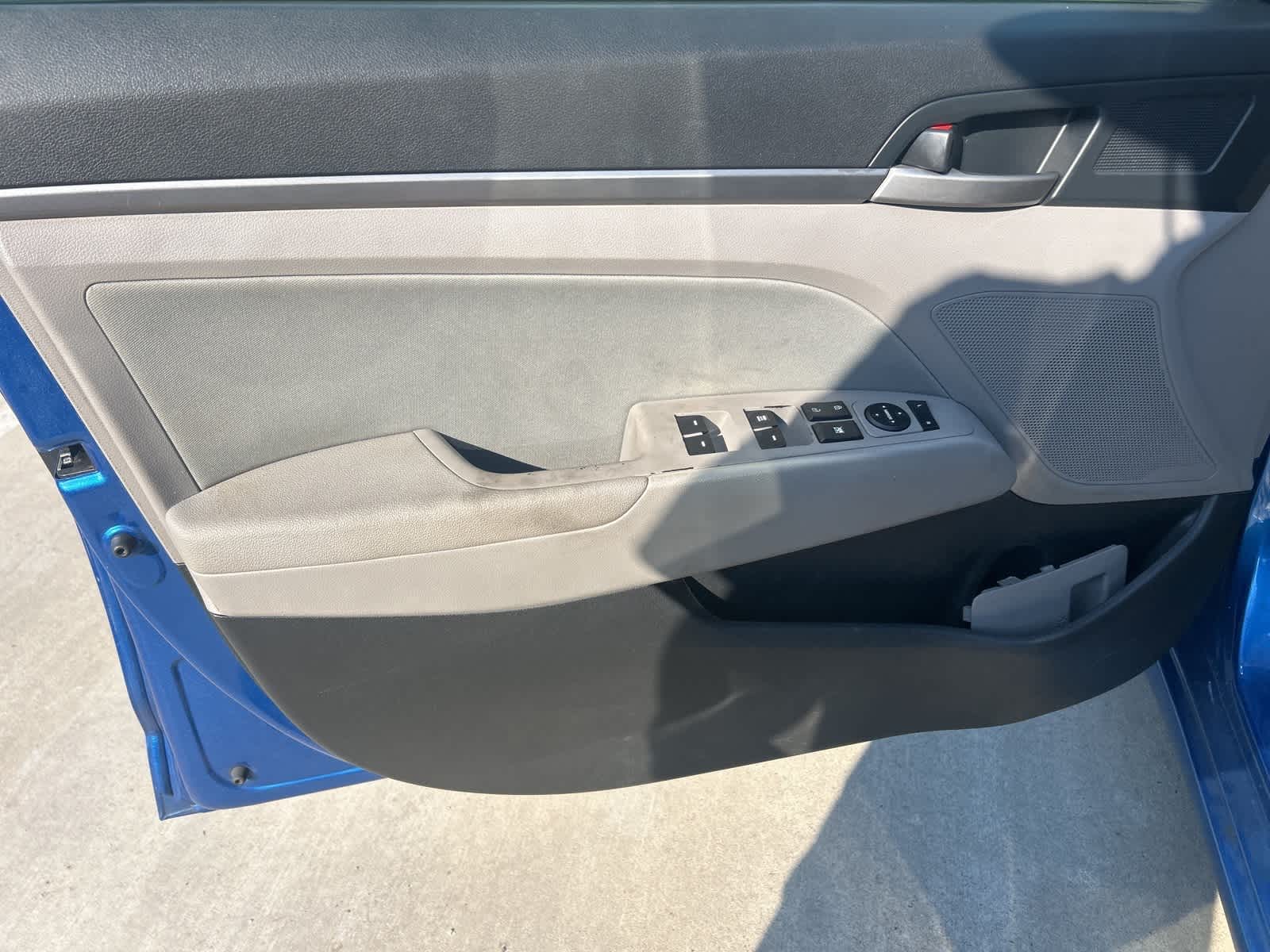 Thumbnail: 2018 Hyundai Elantra - 21
