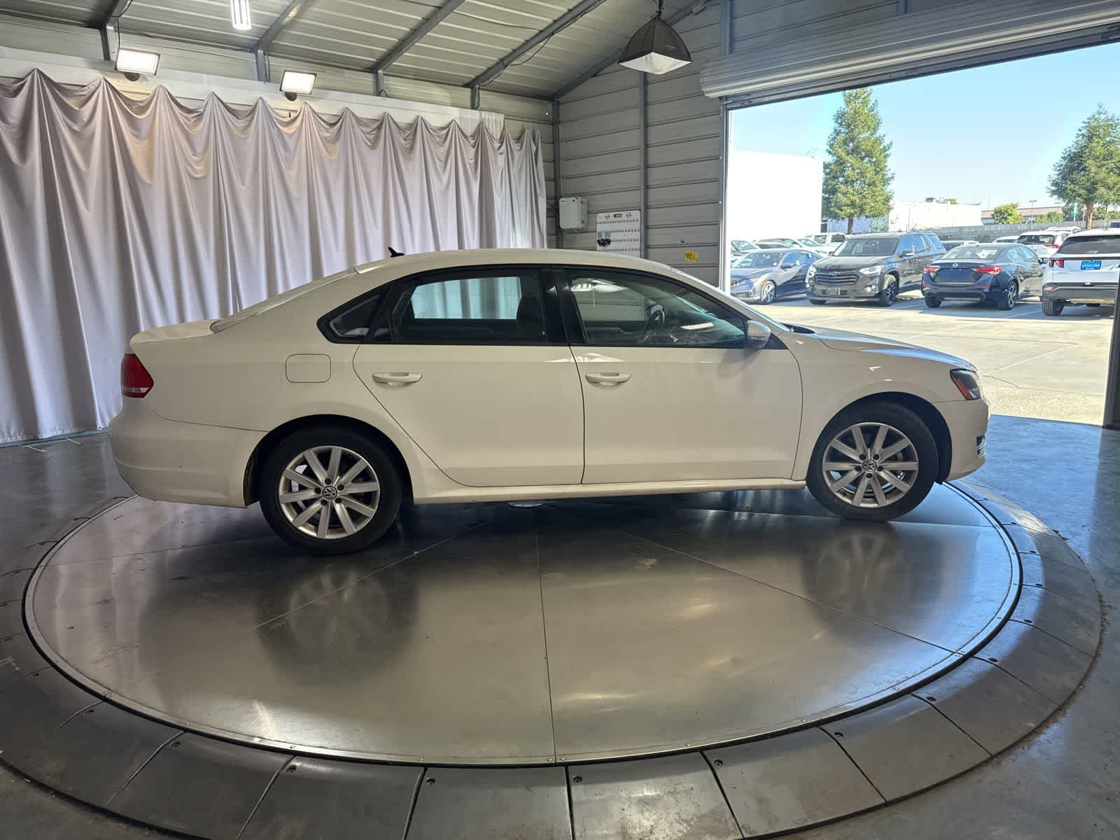 Thumbnail: 2012 Volkswagen Passat - 4