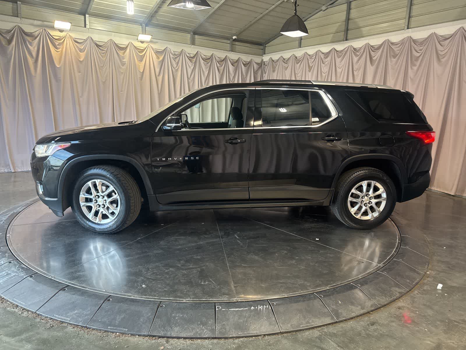 2018 Chevrolet Traverse LT Cloth w/1LT photo 3