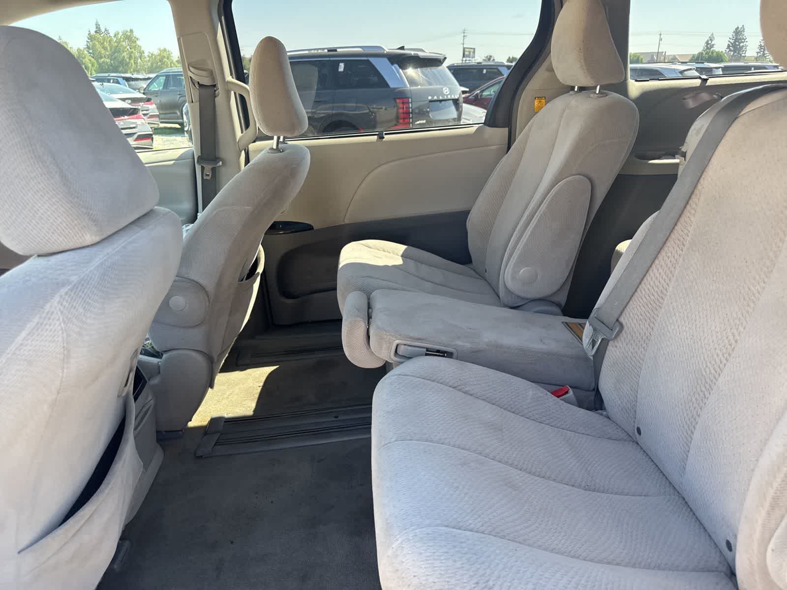 Thumbnail: 2012 Toyota Sienna - 16