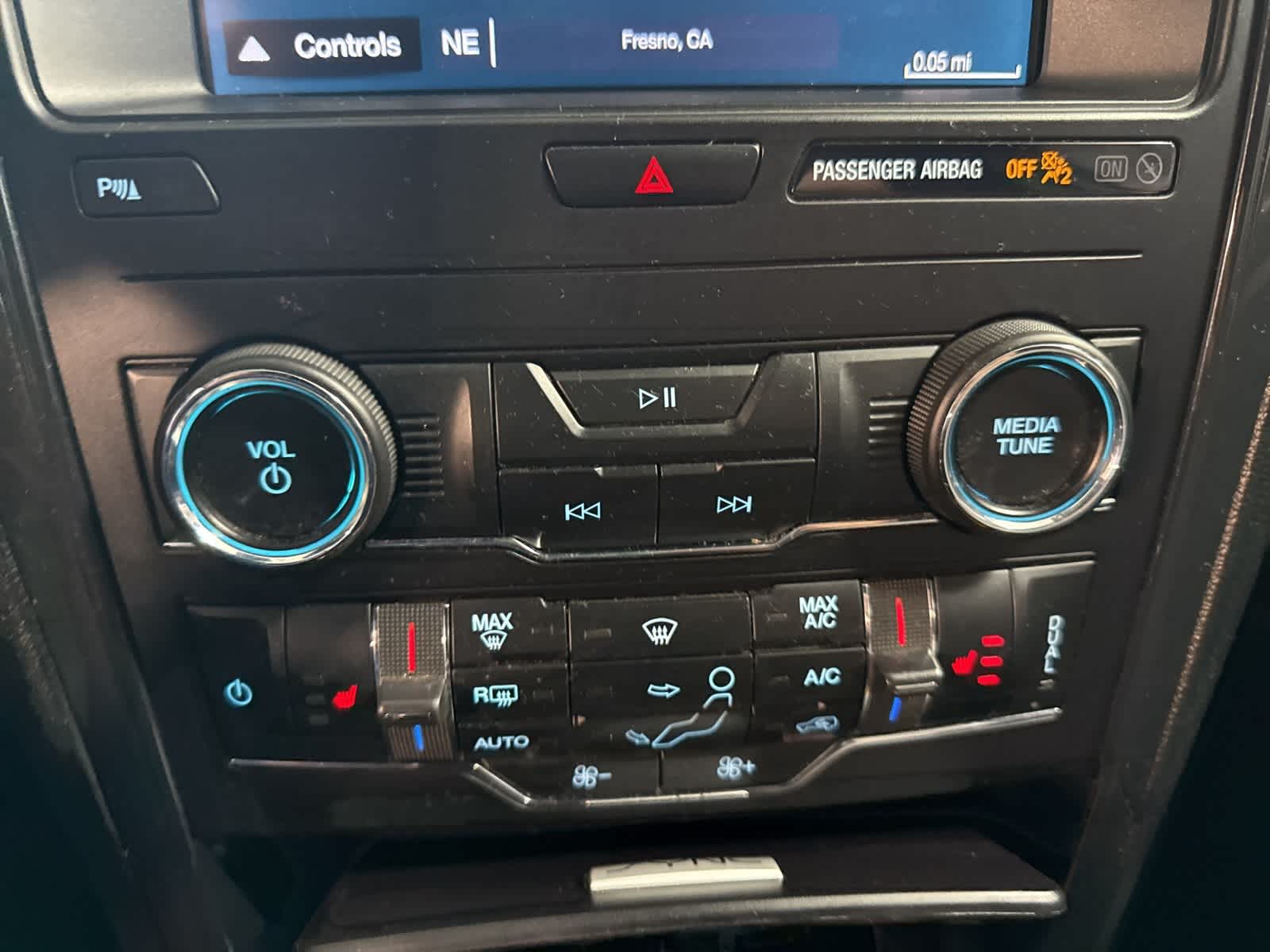 Thumbnail: 2019 Ford Explorer - 24