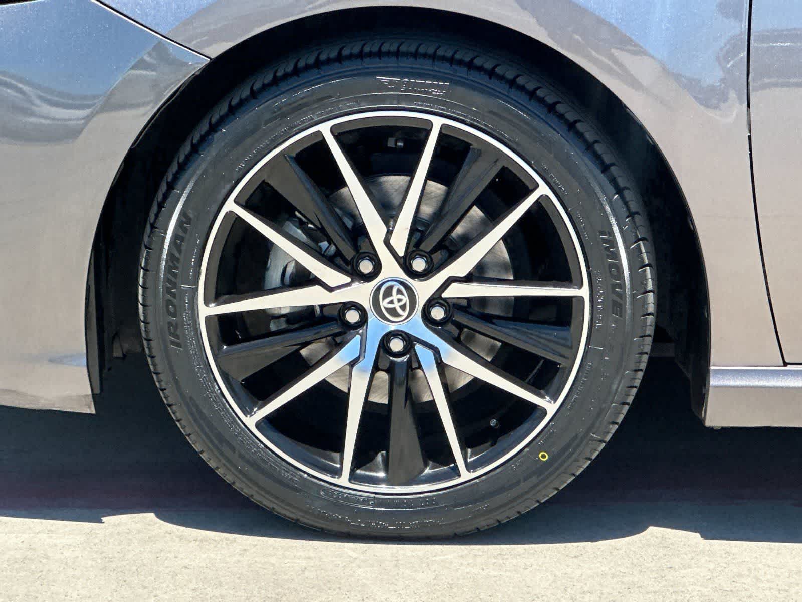 Thumbnail: 2021 Toyota Camry - 25