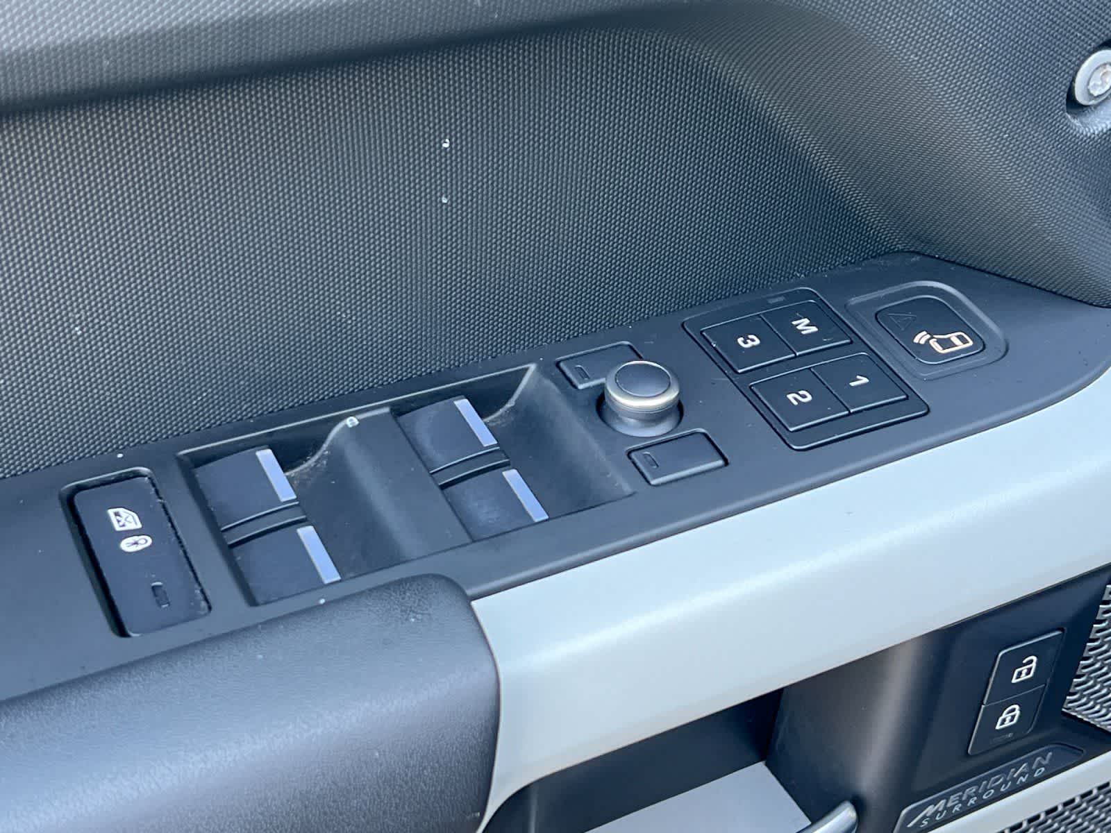 Thumbnail: 2020 Land Rover Defender - 14